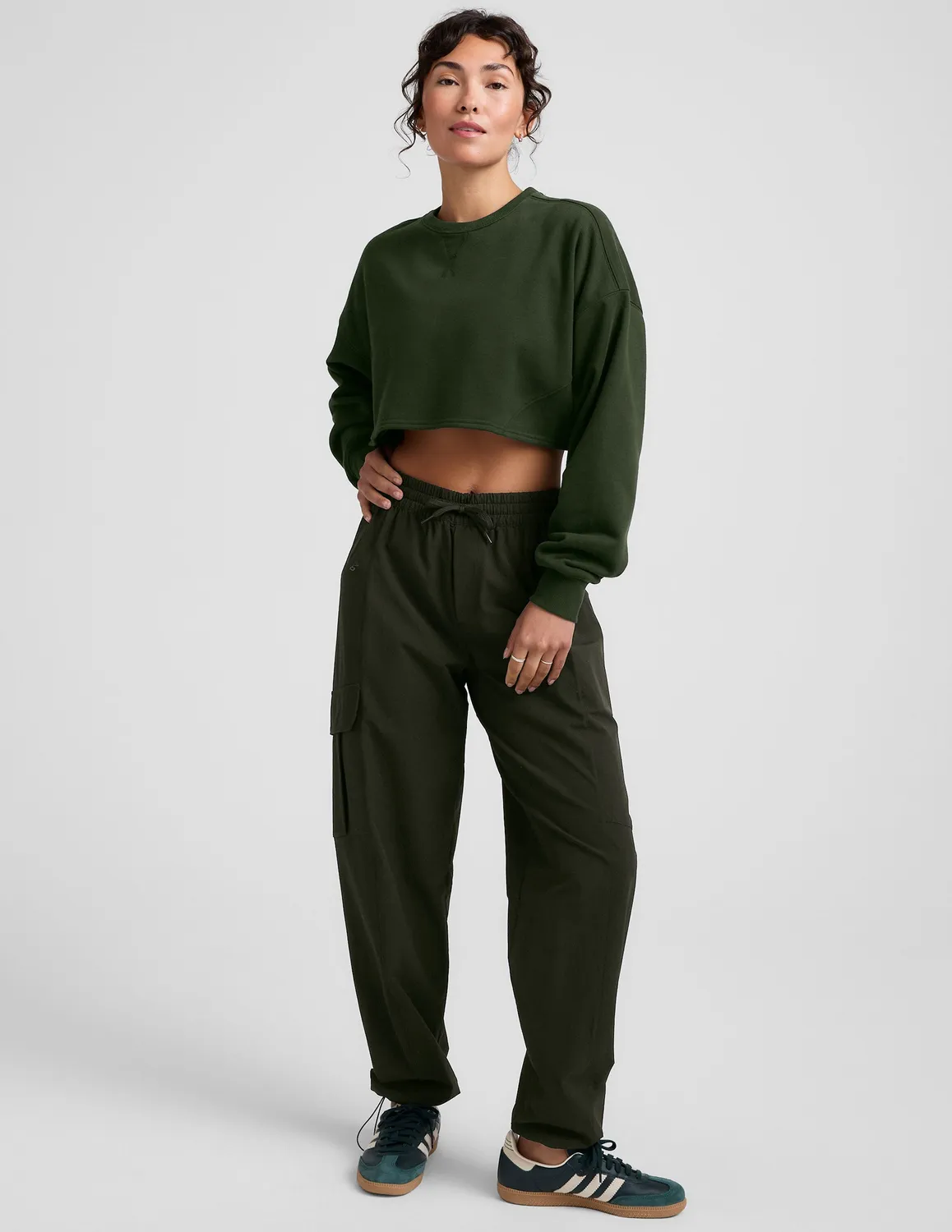 Beyond Yoga LuxeFleece Cropped Sweatshirt tröja Dark Olive