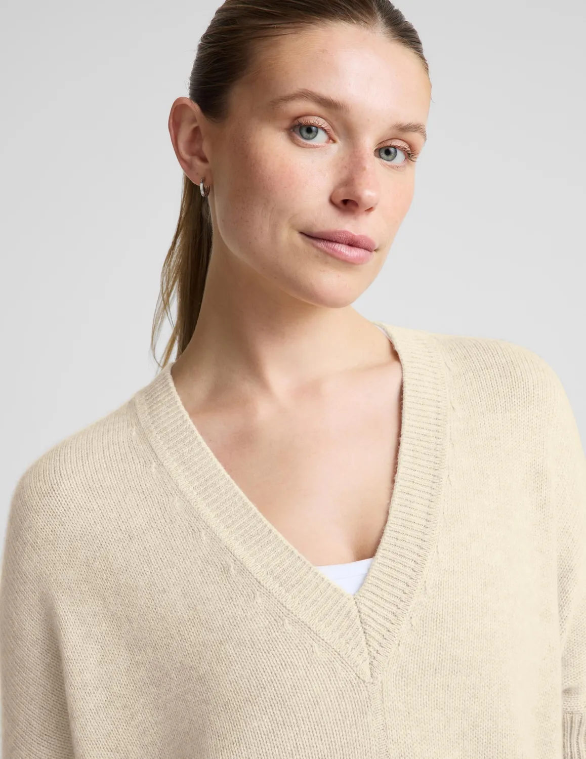 Beyond Yoga Wool-Cashmere V-Neck tröja Ivory lång