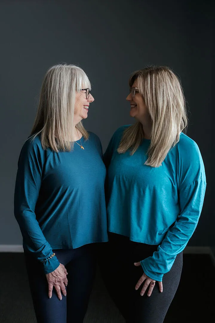 Beyond Yoga Featherweight On The Down Low Tee t-shirt Dusty Forest Heather grön