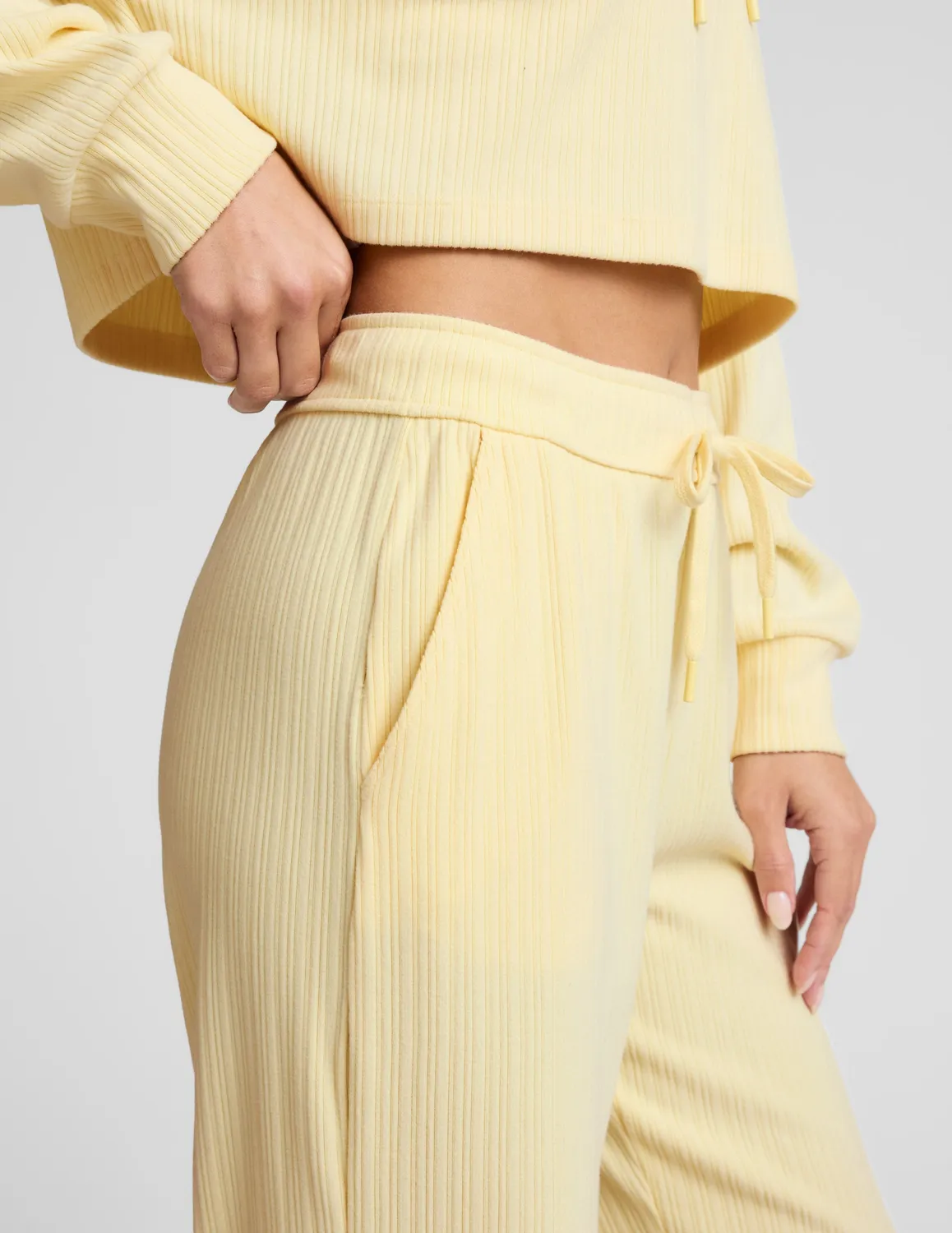 Beyond Yoga Breathe Easy Ribbed vida byxor Yellow Swirl mönstrade