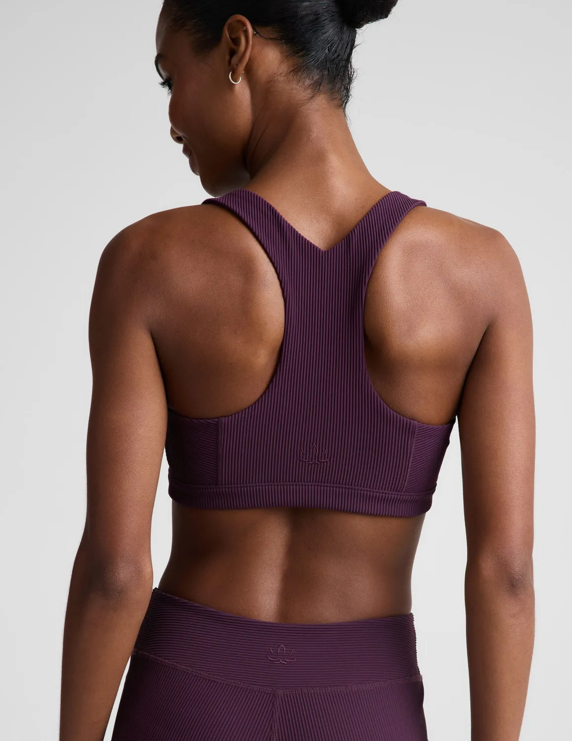 Beyond Yoga Impulse Ribbed Scoop Neck sport-bh lila urtagbara kupor
