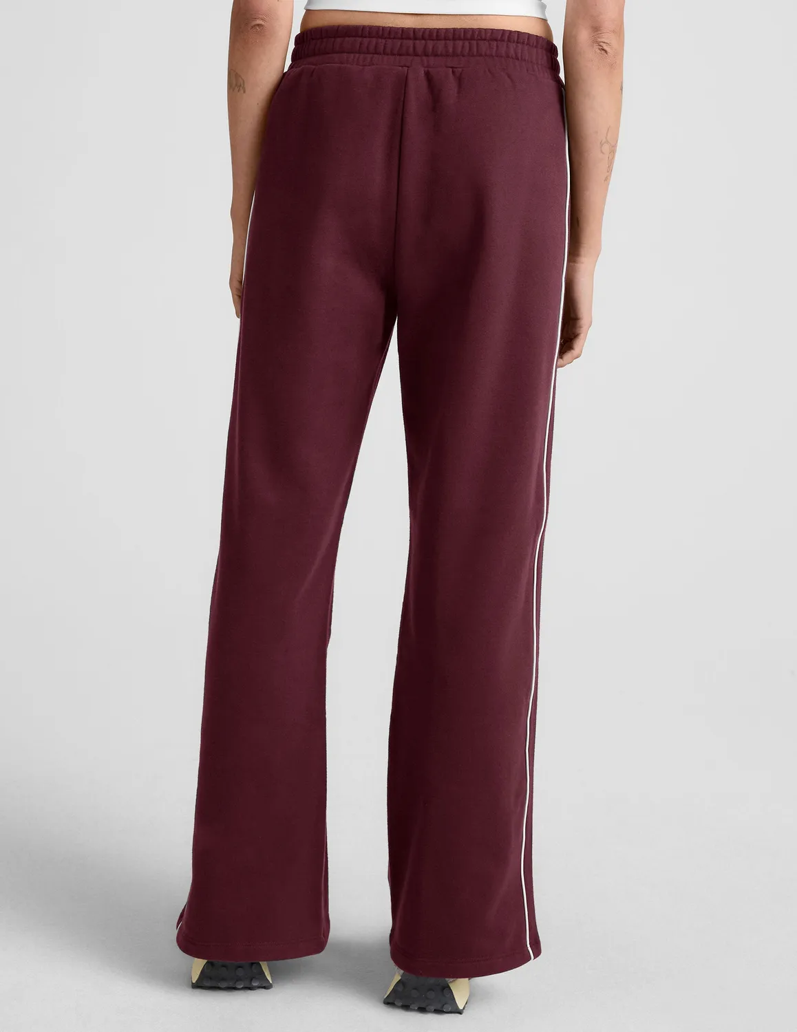 Beyond Yoga LuxeFleece Piper Wide Leg mjukisbyxor Cherry