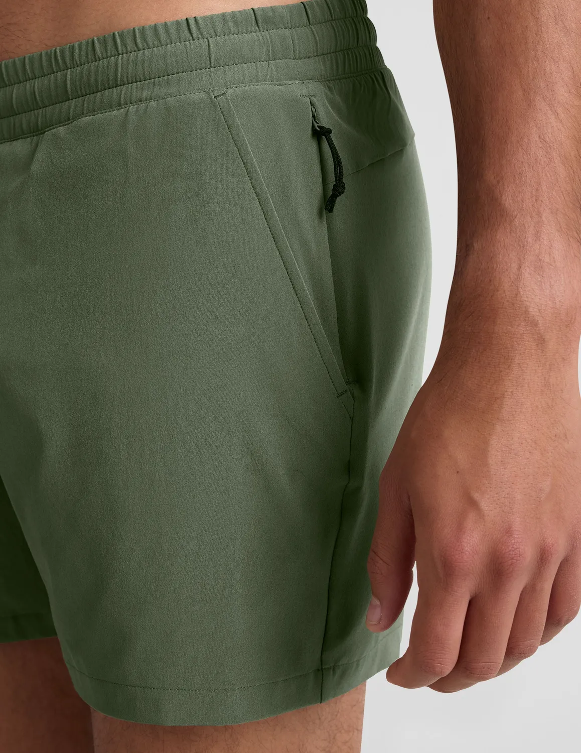 Beyond Yoga Pivotal 2.0 Men's Lined Short 5" oliv löparshorts
