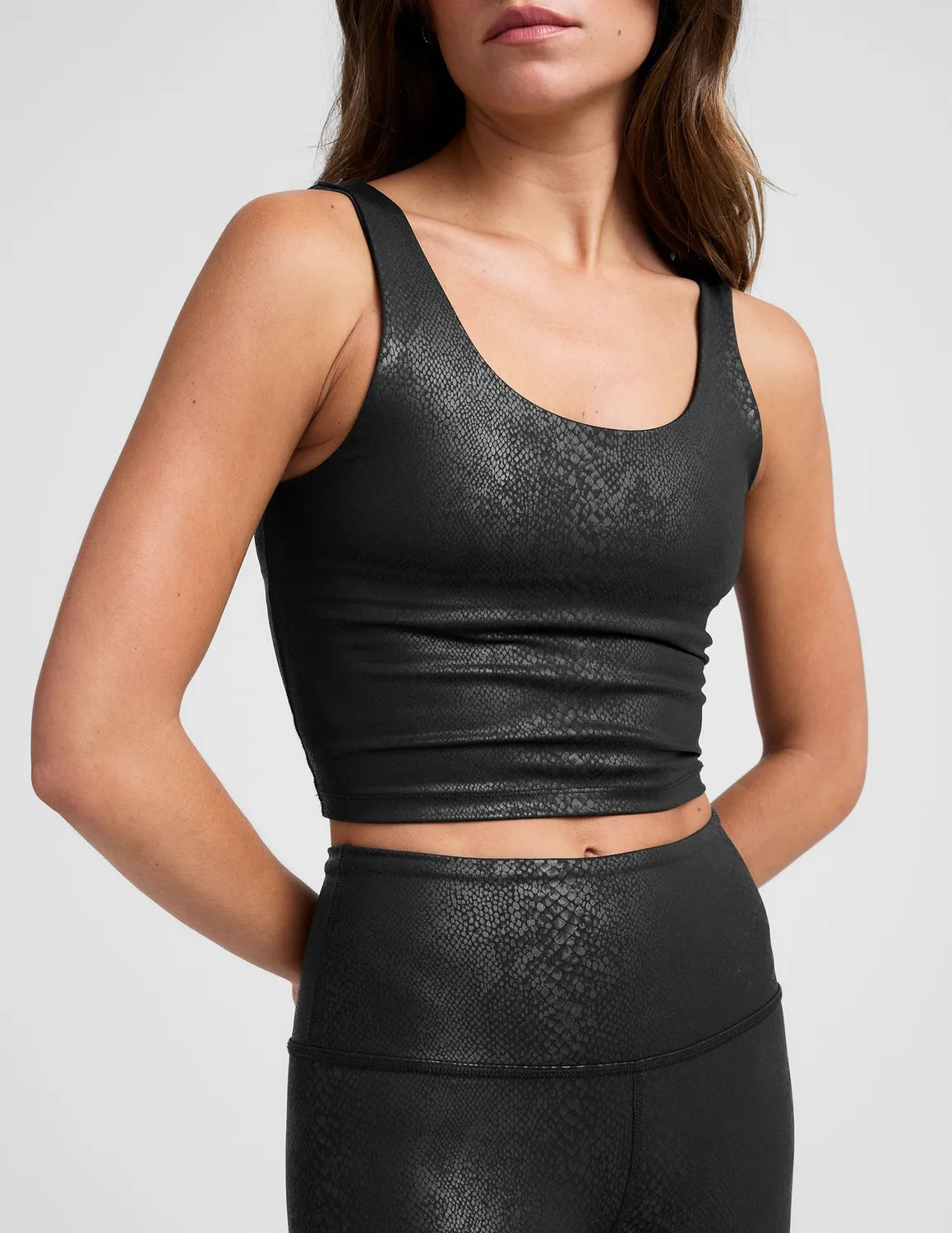 Beyond Yoga PowerShine Viper Print Cropped Tank Viper Black med bh