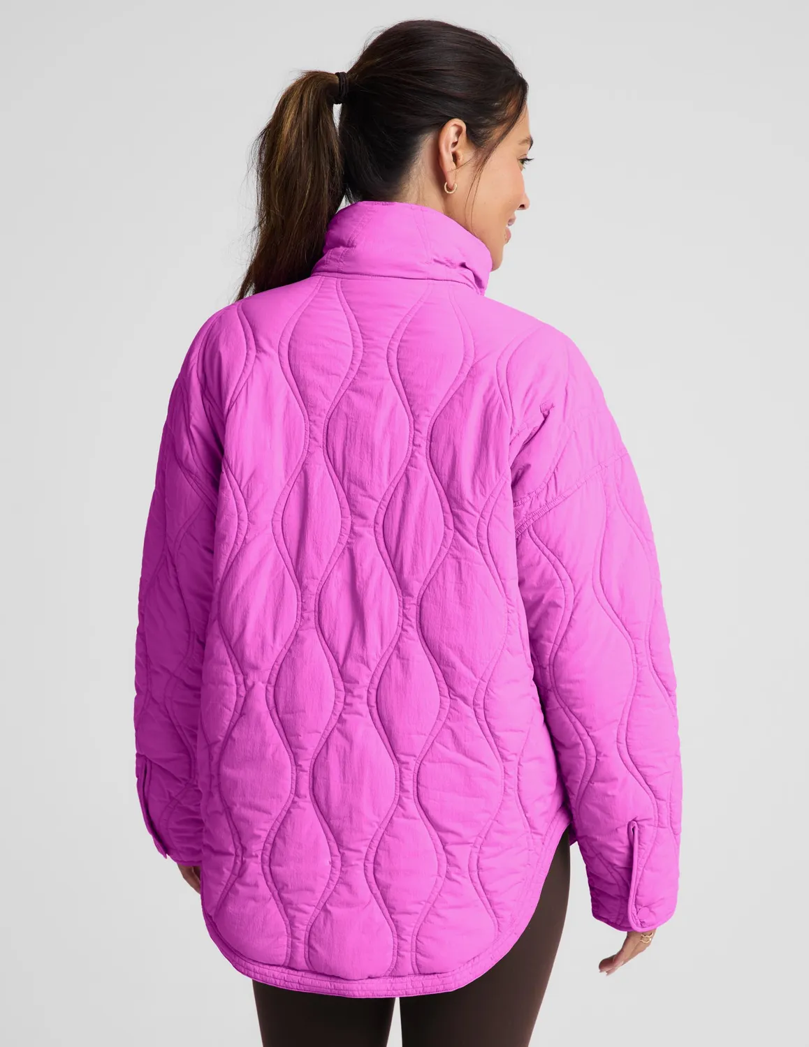 Beyond Yoga Roam Quilted Lightweight Jacket jacka Electric Fuchsia lätt