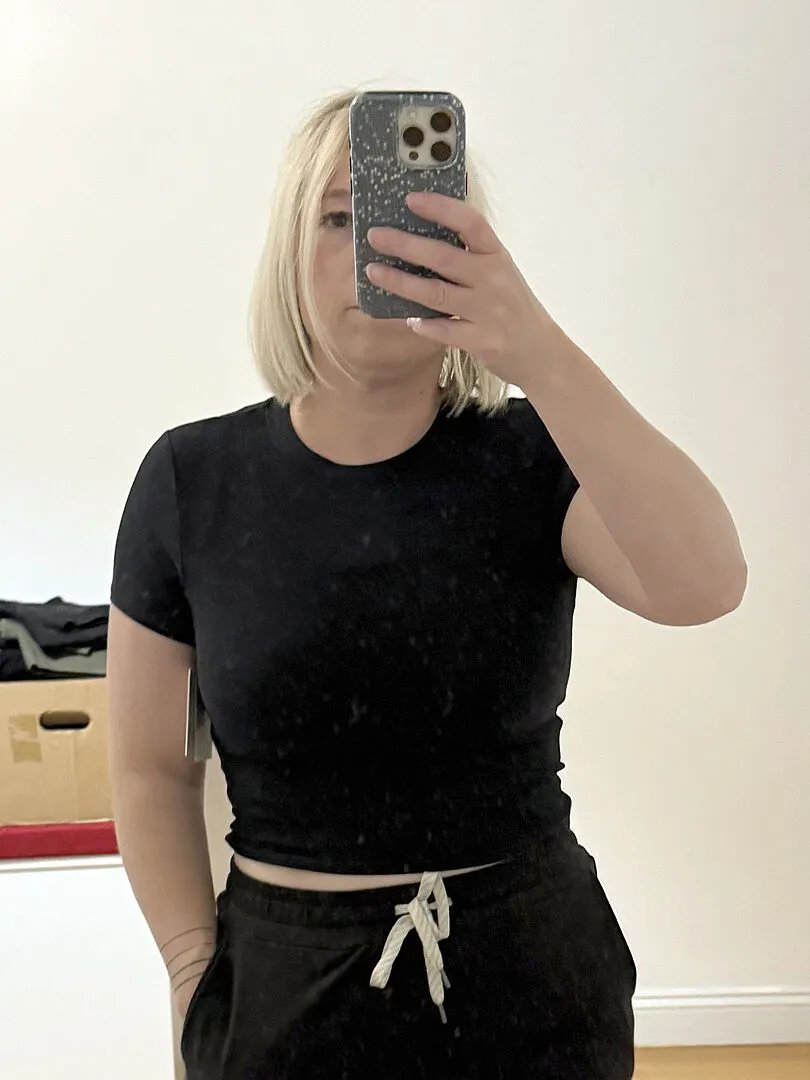 Beyond Yoga Featherweight Cropped Tee t-shirt Darkest Night lätt