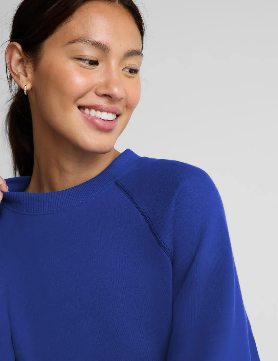 Beyond Yoga LuxeFleece 2.0 Raglan Crewneck sweatshirt colorblock
