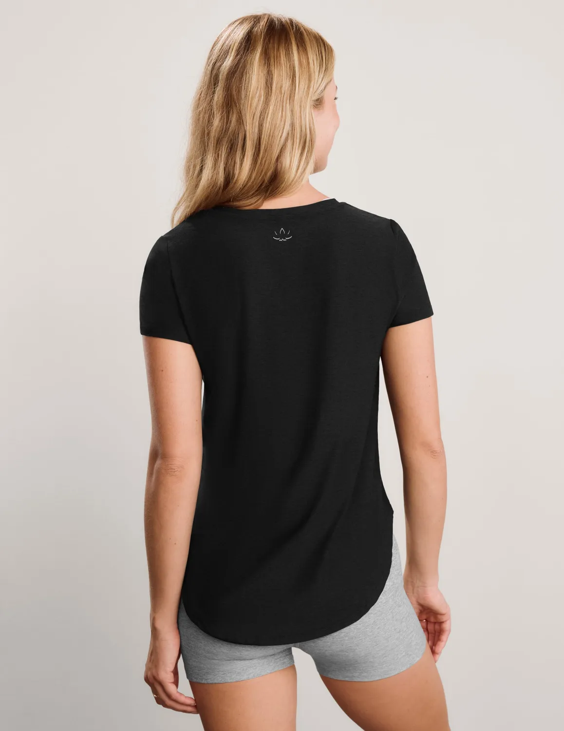 Beyond Yoga Featherweight On The Down Low t-shirt Darkest Night