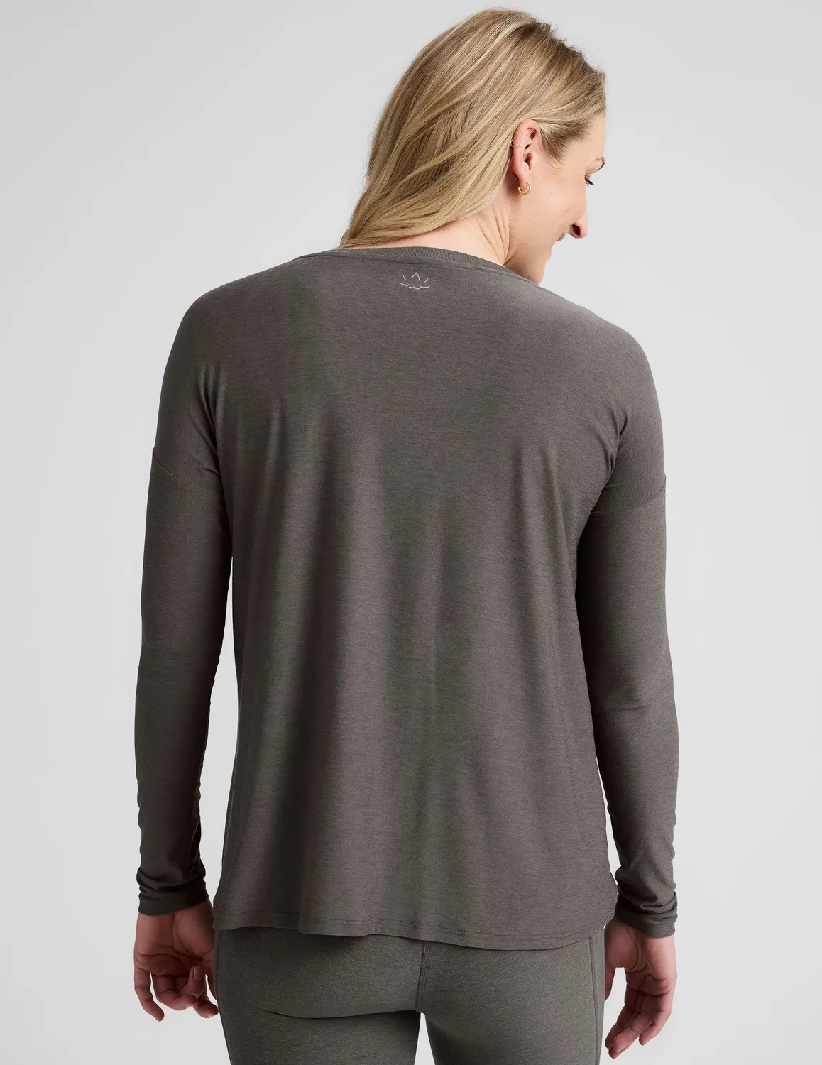 Beyond Yoga Featherweight Feels Like Home mamatröja True Gray Heather amningsvänlig