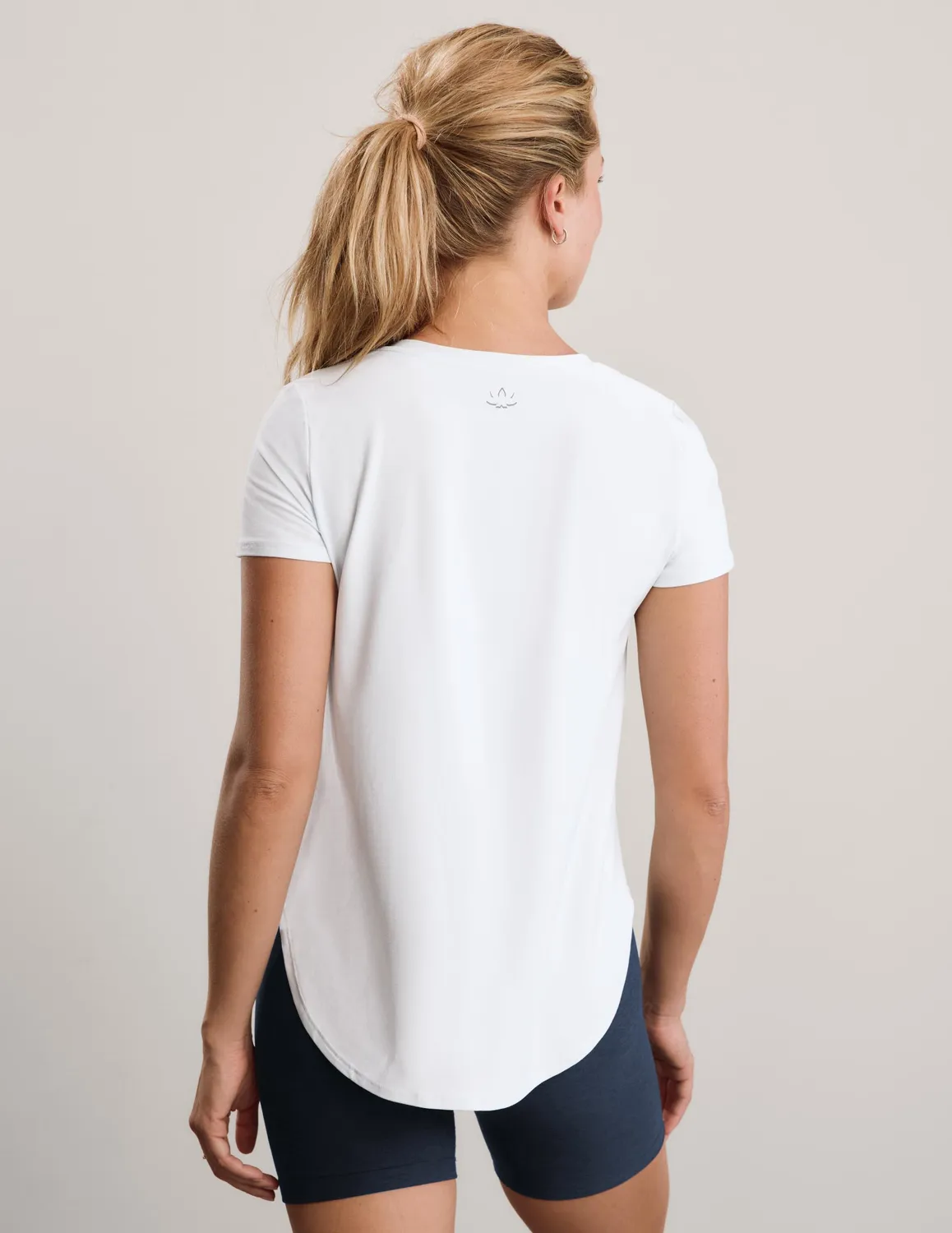 Beyond Yoga Featherweight On The Down Low t-shirt Cloud White