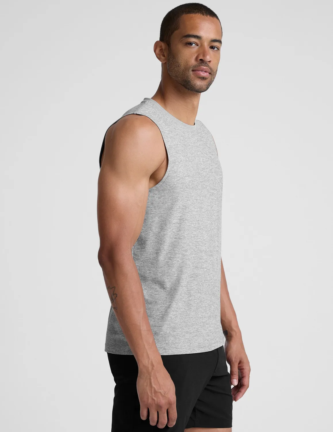 Beyond Yoga Always Beyond Muscle Tank 2.0 linne Silver Mist herr