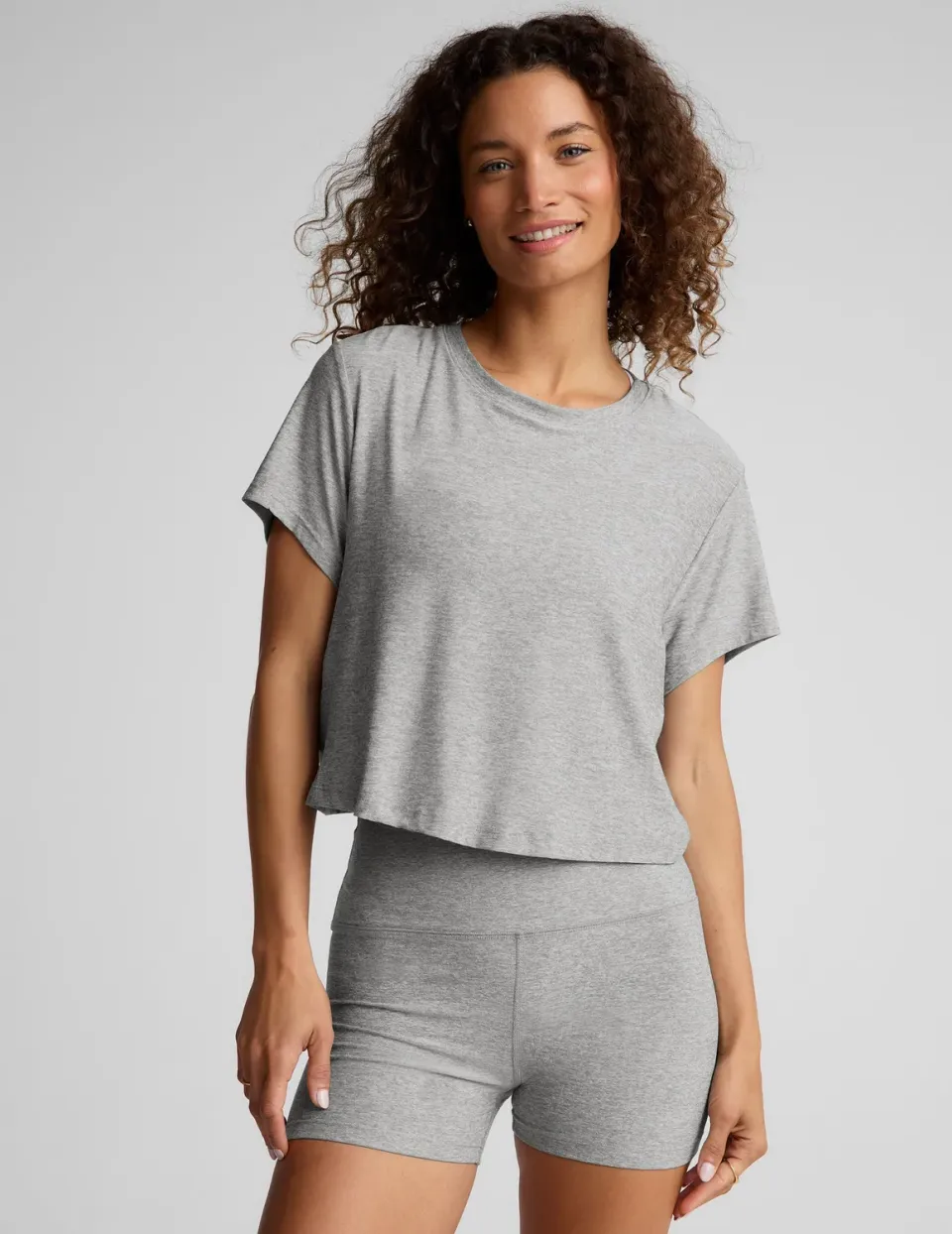 Beyond Yoga Featherweight Supreme Cropped topp Silver Mist ljusgrå