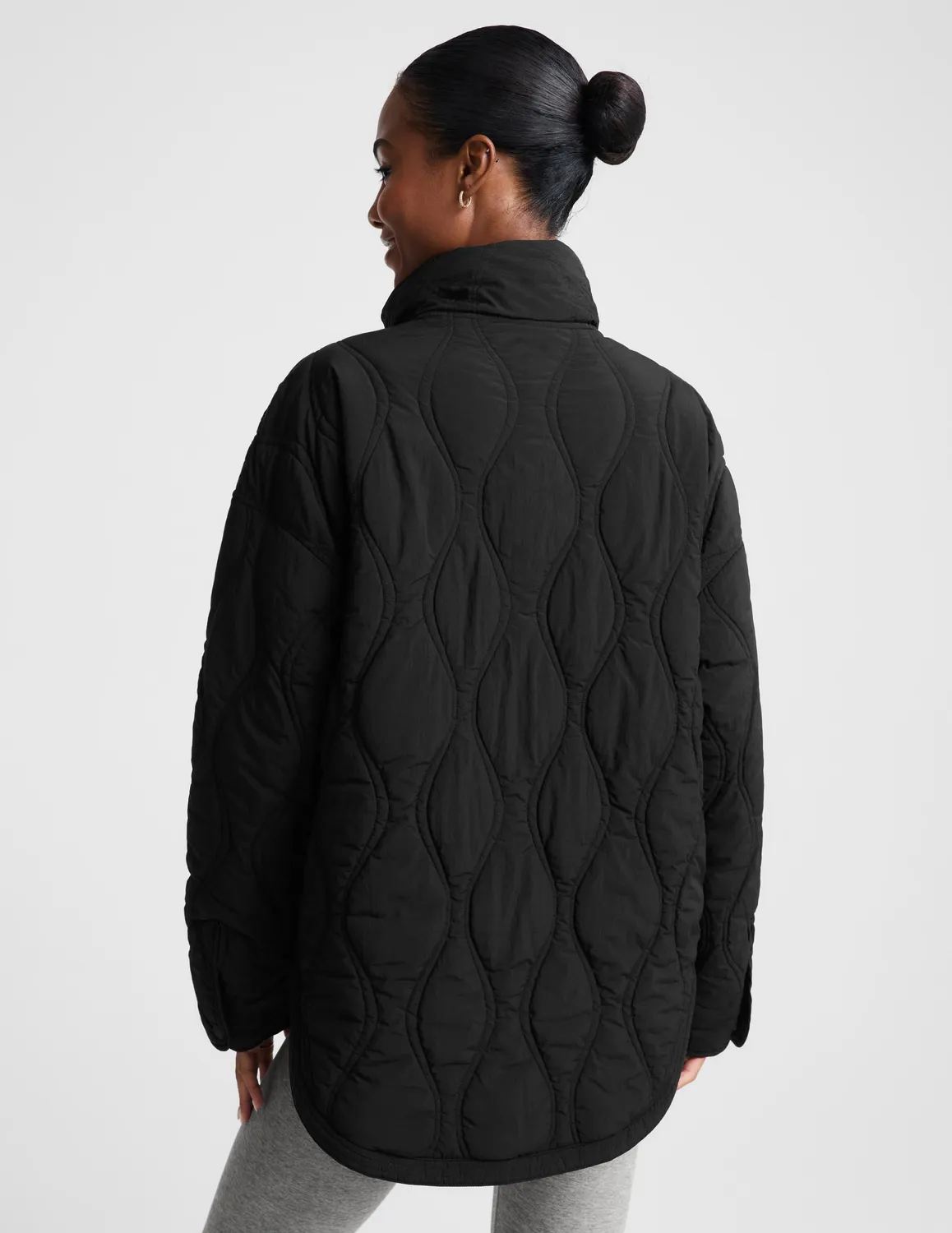 Beyond Yoga Roam Quilted Lightweight Jacket jacka Black vattenavisande