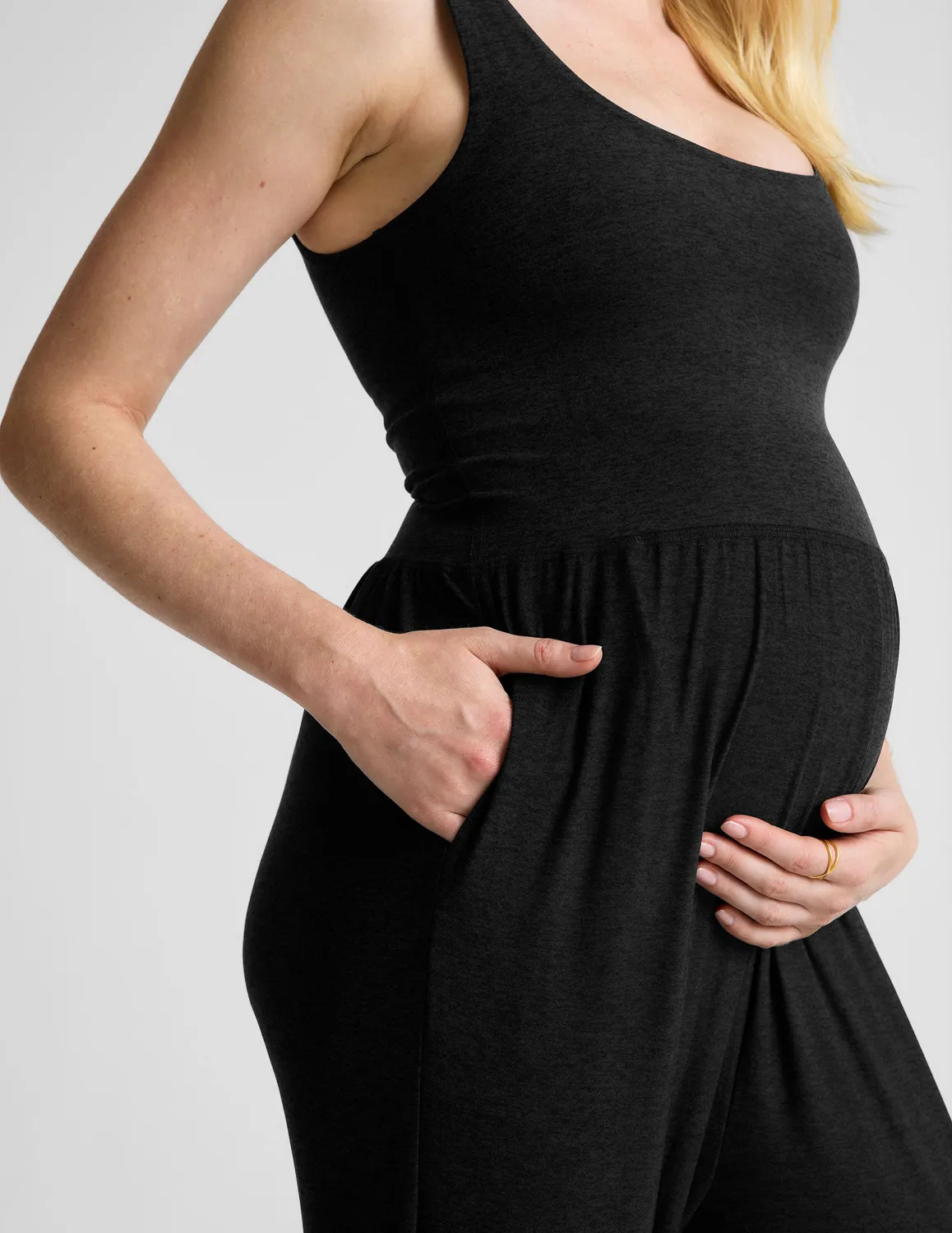 Beyond Yoga Spacedye Grow In Comfort jumpsuit gravid svart