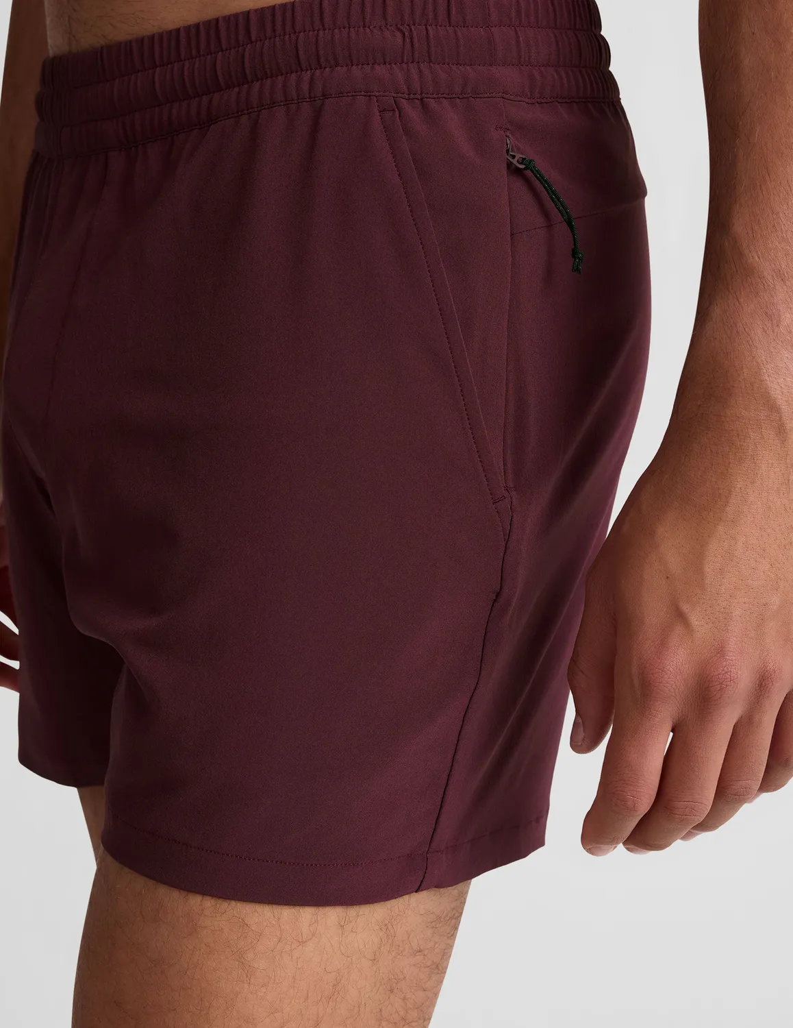 Beyond Yoga Pivotal 2.0 Men's Short 5" träningsshorts Deep Maroon löp