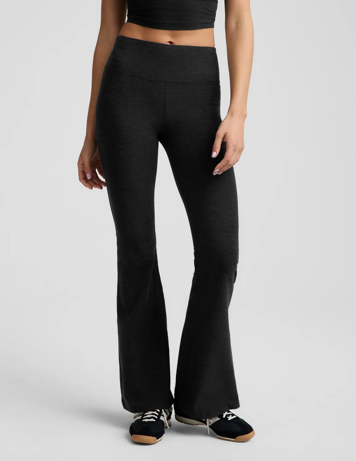 Beyond Yoga Spacedye Mid-Rise Bootcut Pant yogabyxor Darkest Night mjuk