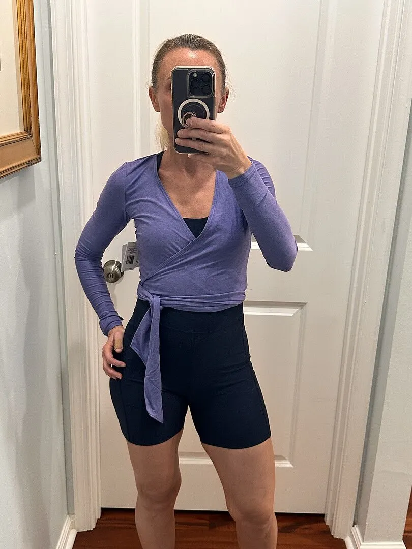 Beyond Yoga Featherweight No Time Wrap topp nocturnal navy blå