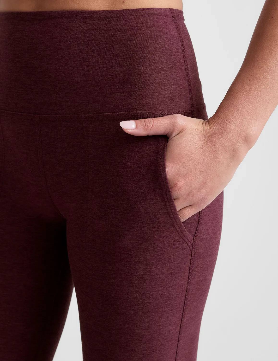 Beyond Yoga Spacedye High Waisted Practice Pocket Bootcut 31" vinröd
