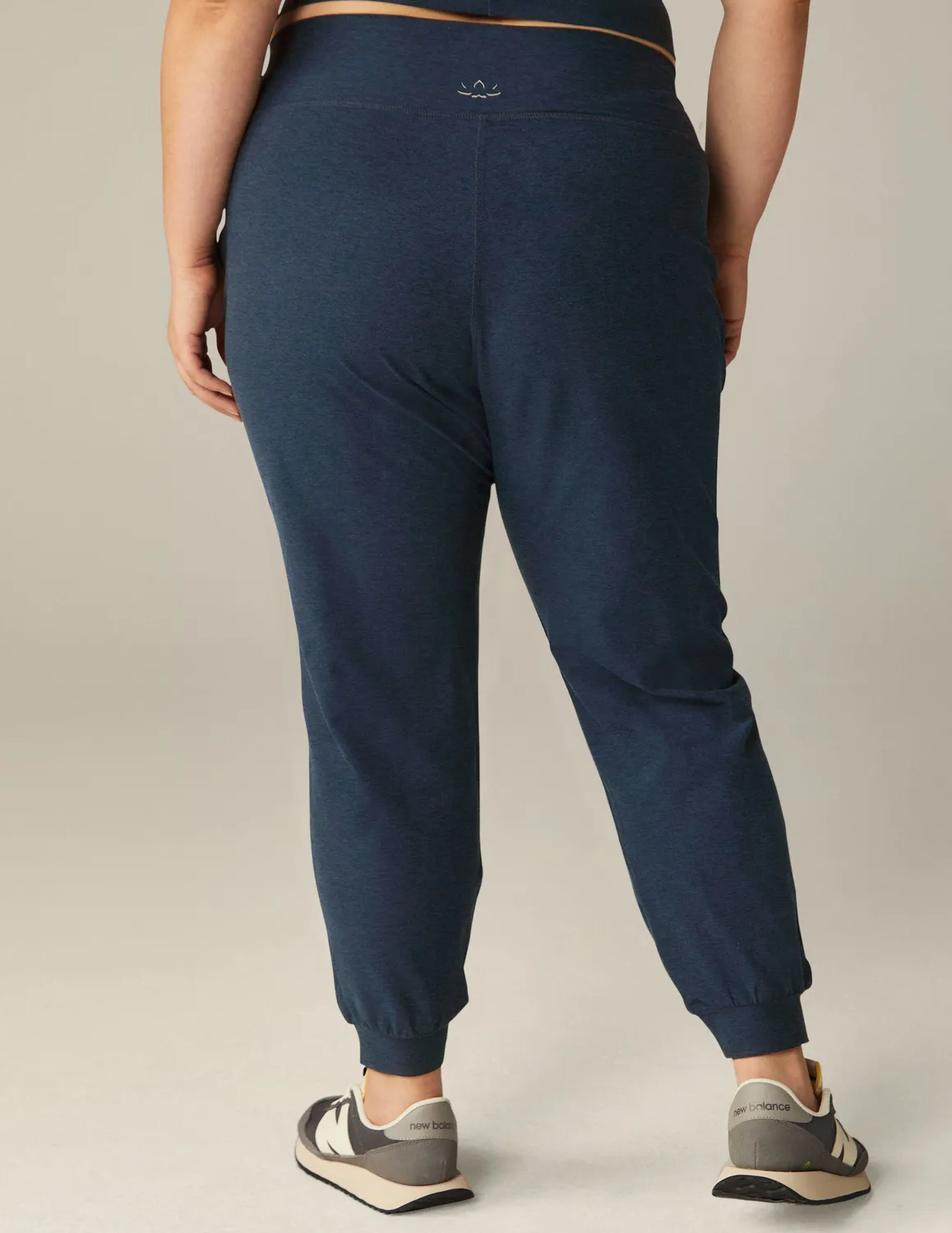 Beyond Yoga Spacedye Midi Jogger mjukisbyxor Nocturnal Navy mjuk
