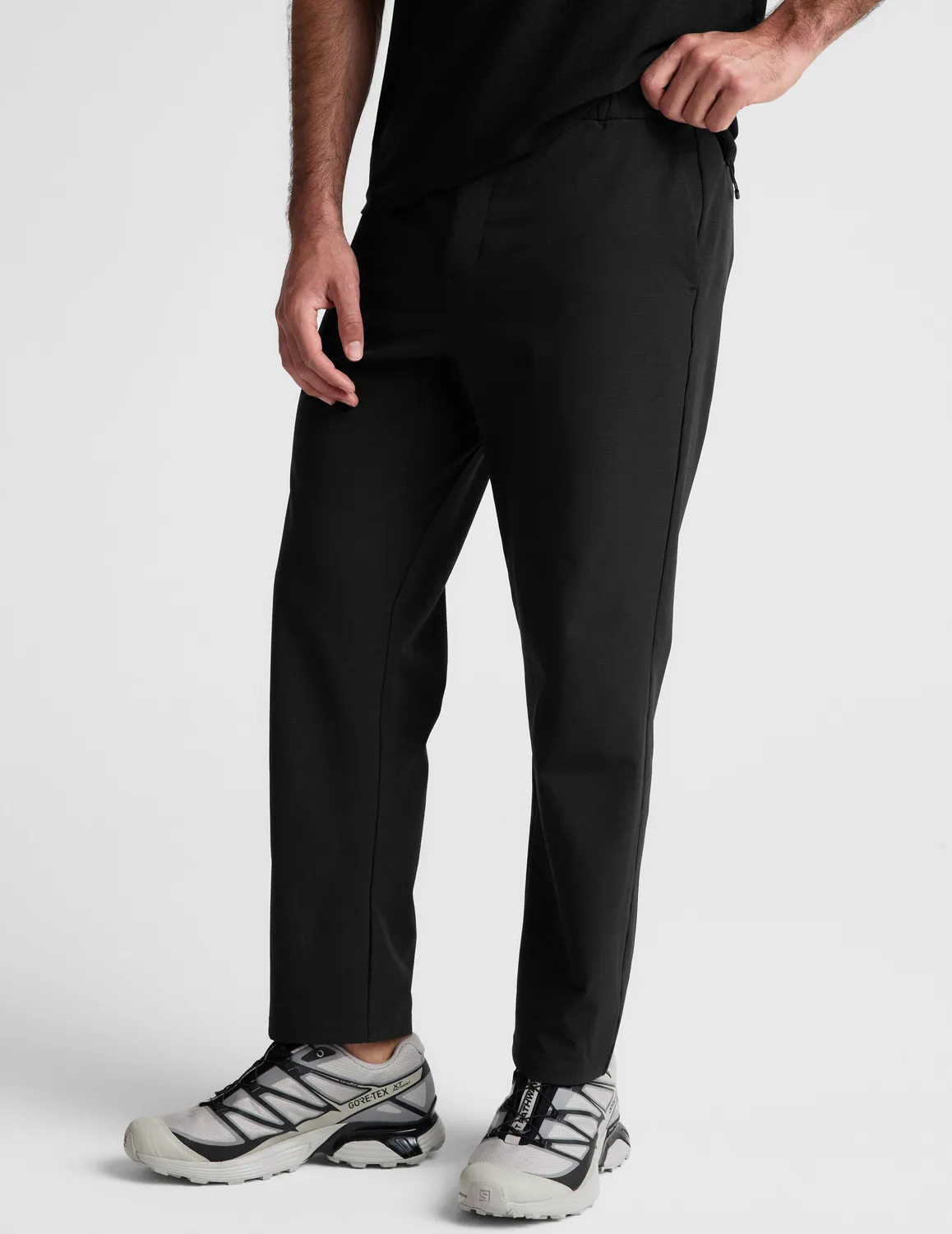 Beyond Yoga Dynamic Straight Leg herrbyxor svart relaxed fit