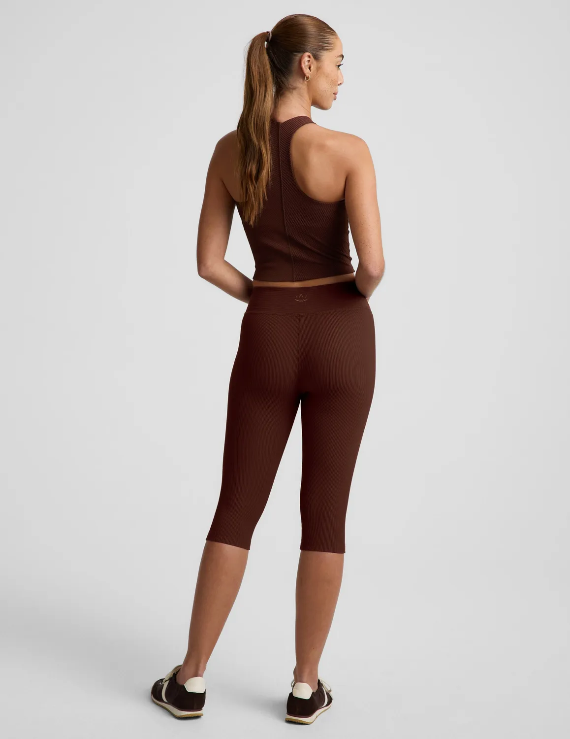 Beyond Yoga Impulse Ribbed V-Waist leggings Iced Mocha capri
