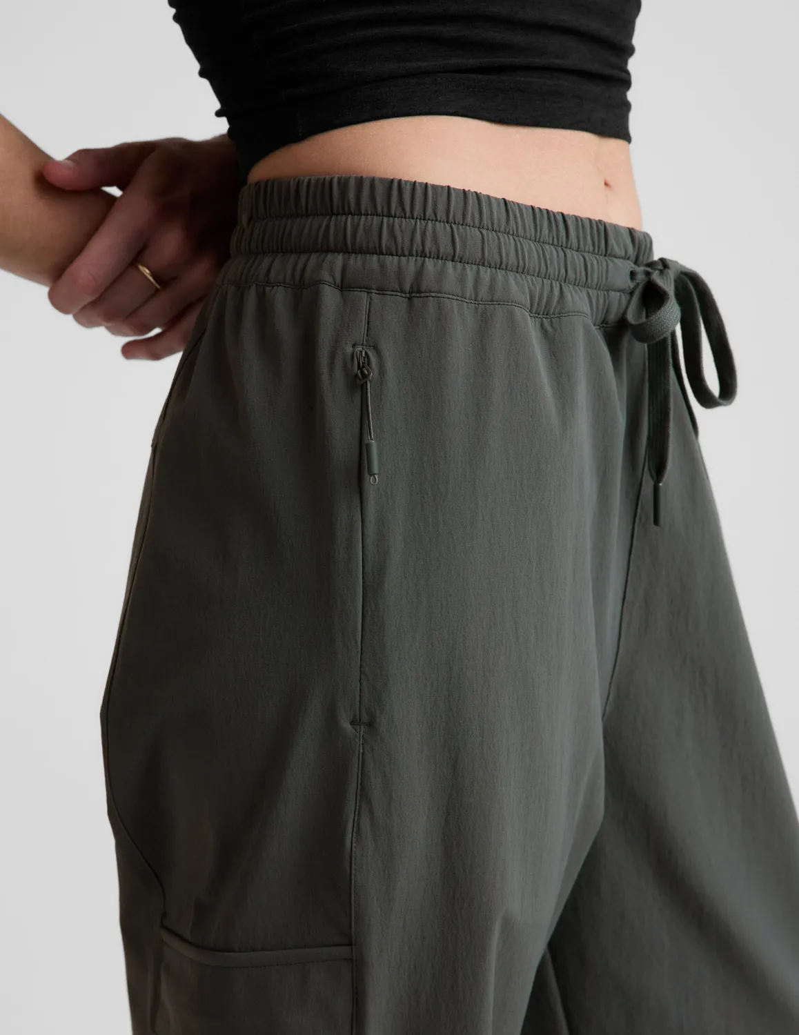 Beyond Yoga Peak Pant friluftsbyxor slate green fickor