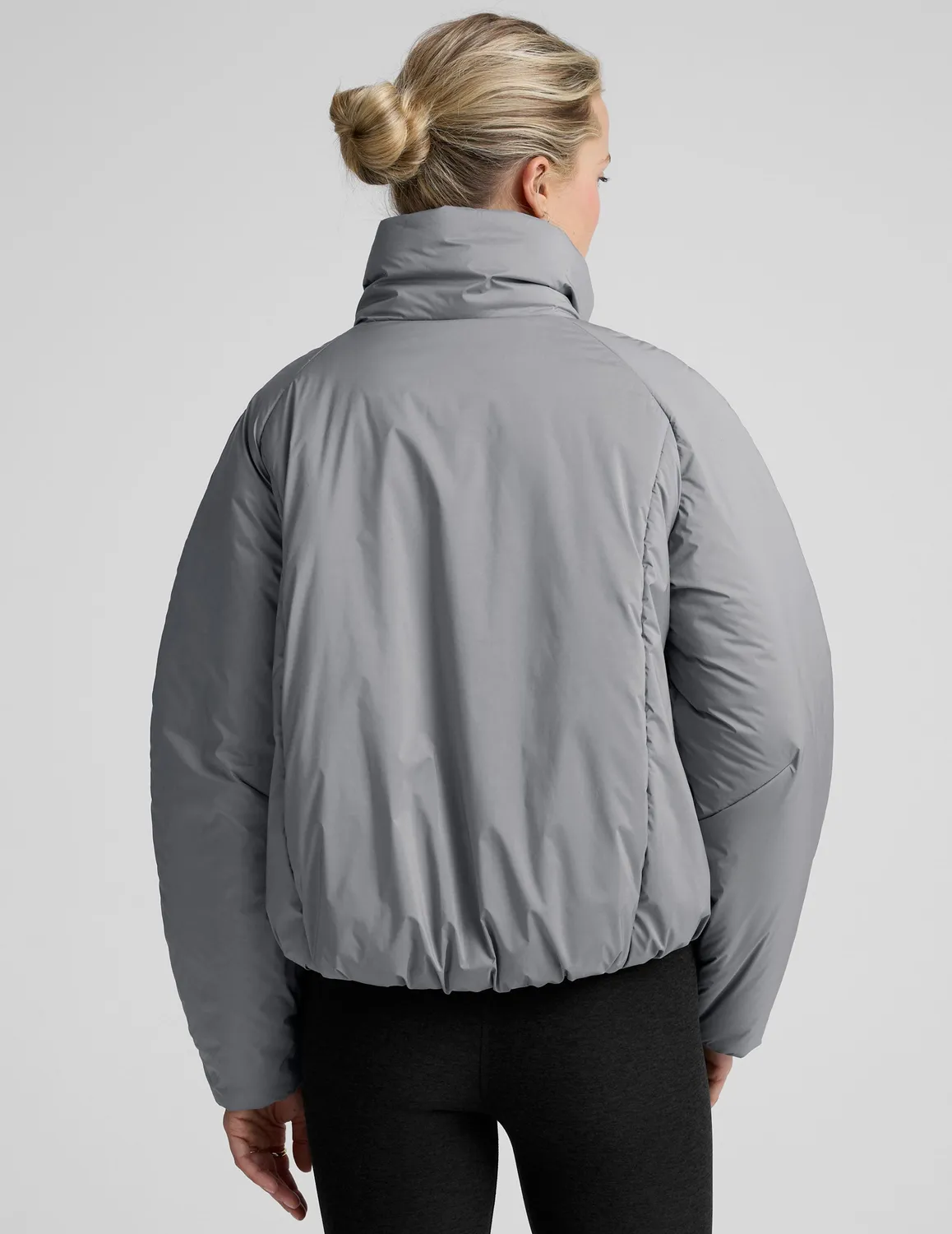 Beyond Yoga Warm Up Puffer jacka stormgrå vattenavvisande