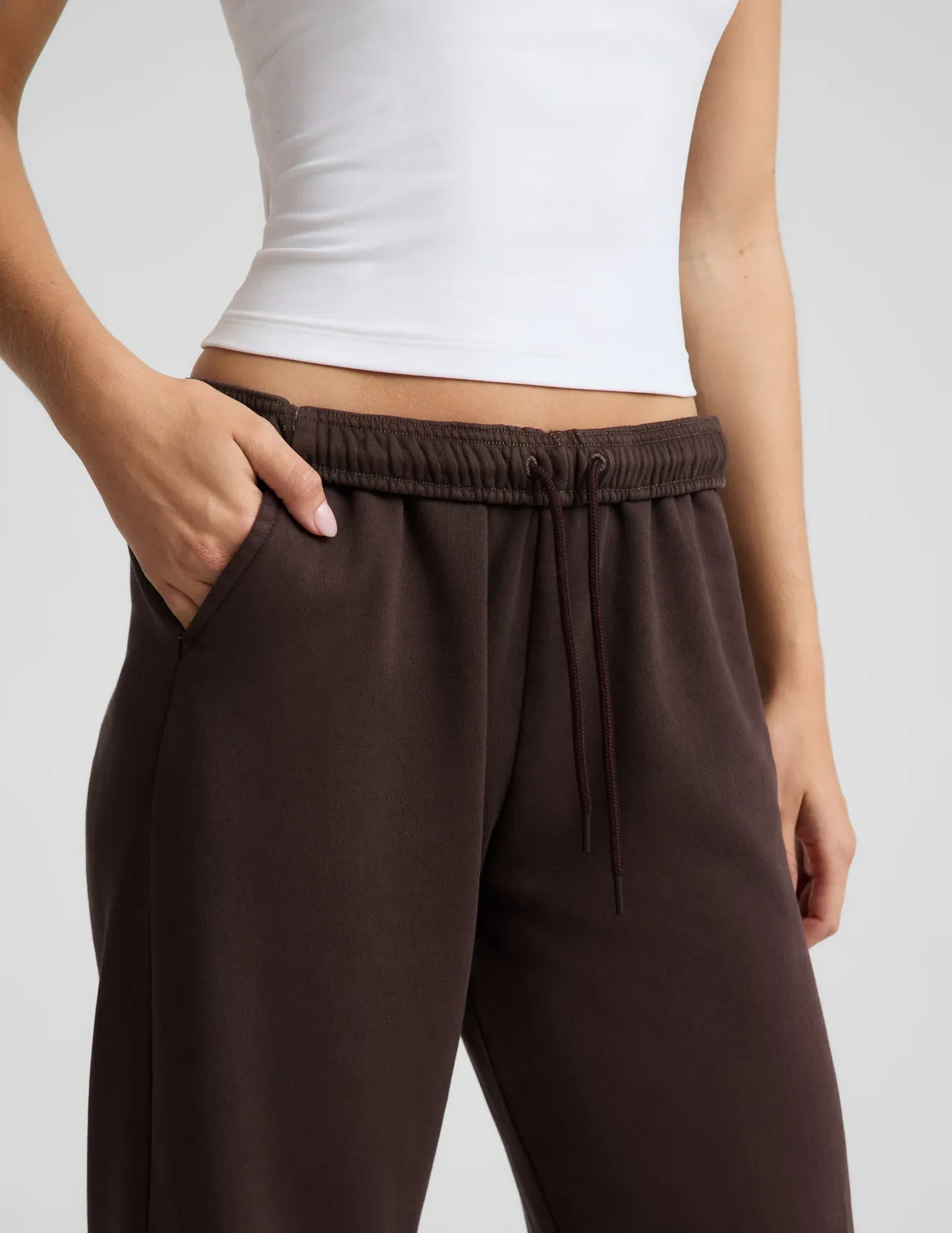 Beyond Yoga LuxeFleece 2.0 Straight Leg Sweatpant 31" mjukisbyxor Dark Chocolate
