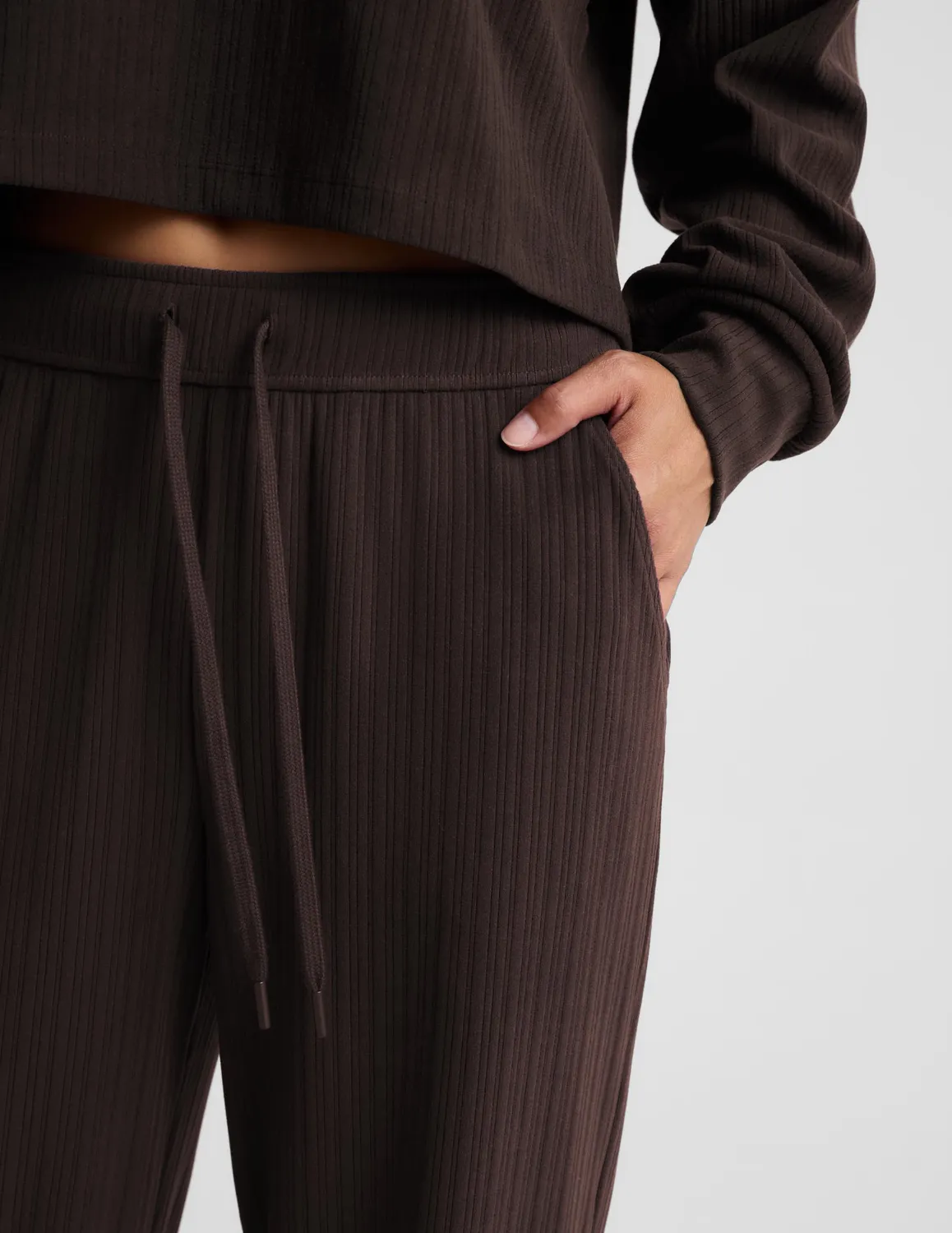 Beyond Yoga Breathe Easy Ribbed vida byxor Dark Chocolate mjuka