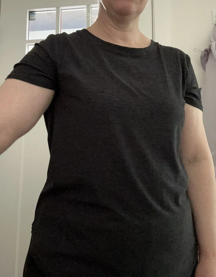 Beyond Yoga Featherweight On The Down Low Tee t-shirt Dusty Forest Heather grön