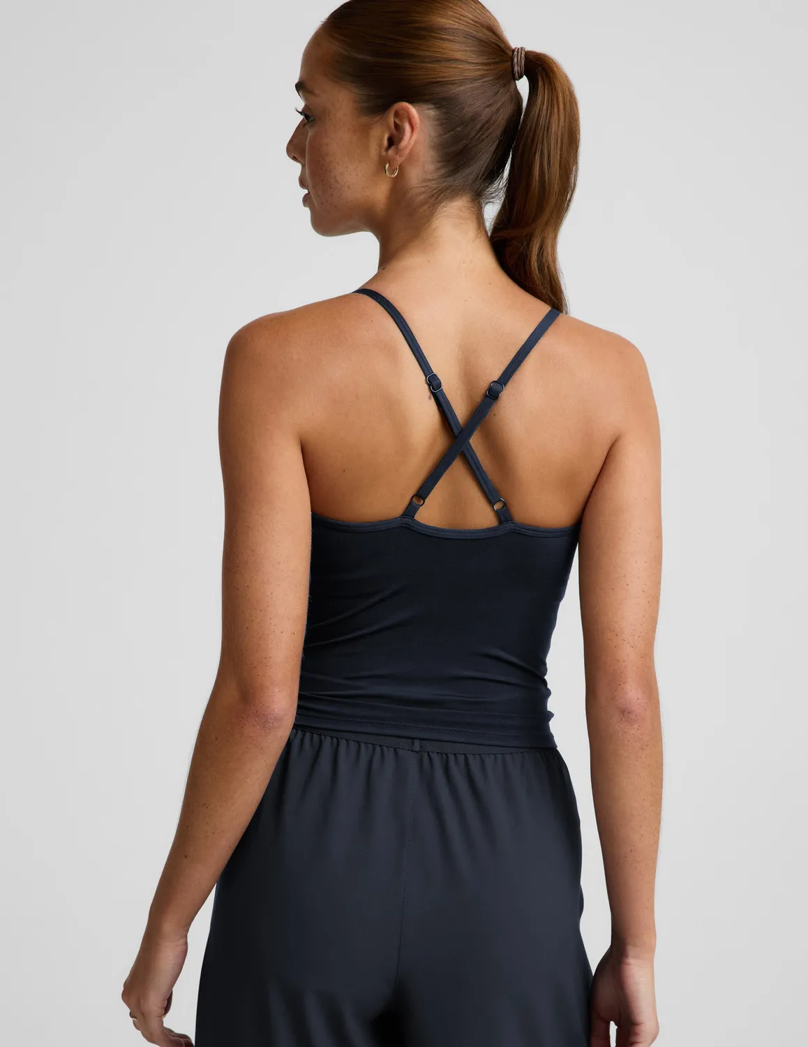 Beyond Yoga Cowl Neck Tank träningslinne Nocturnal Navy med bh