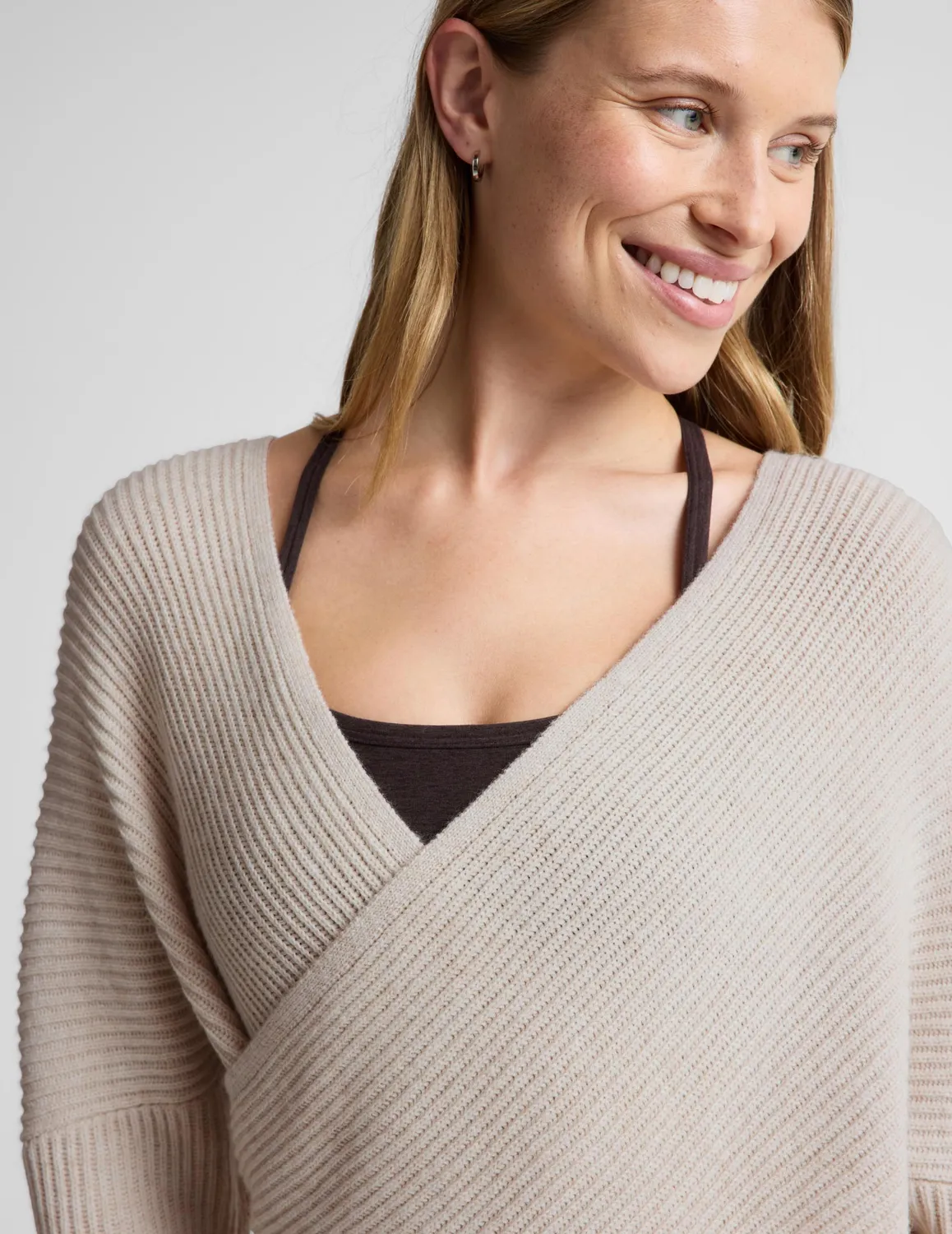 Beyond Yoga That's A Wrap pullover Oat Heather omlott