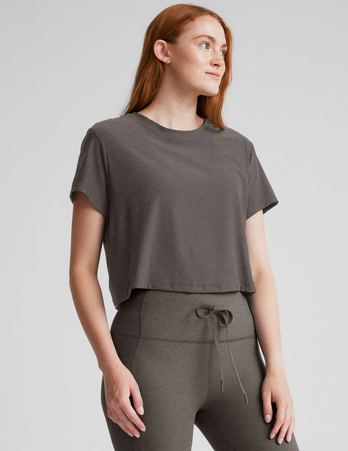 Beyond Yoga Featherweight Supreme Cropped topp True Gray Heather lätt