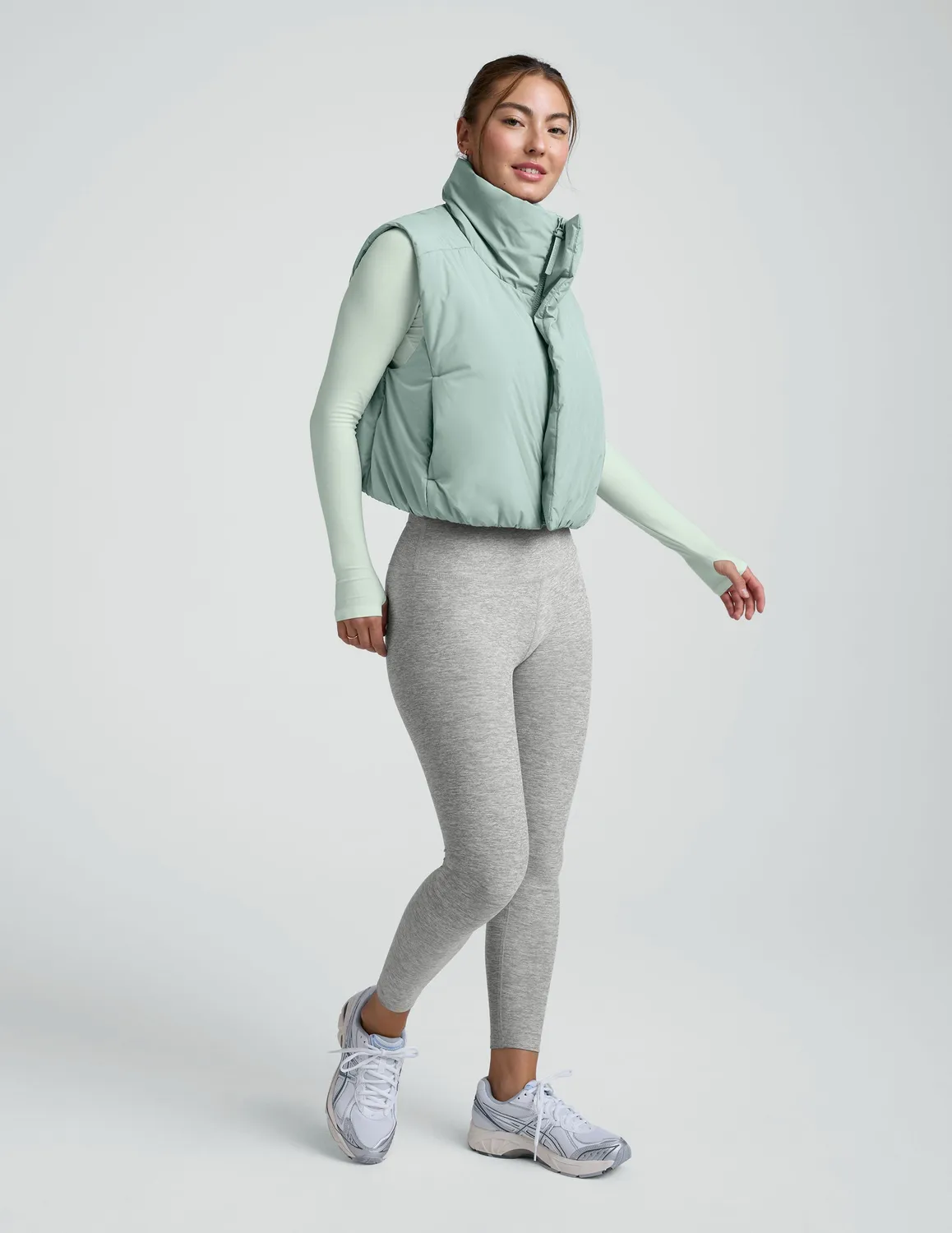 Beyond Yoga Warm Up Puffer Vest väst Mist Spray vattenavvisande