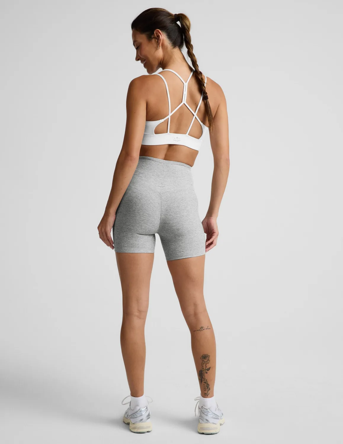 Beyond Yoga Spacedye Streamline 5" Shorts Silver Mist träning