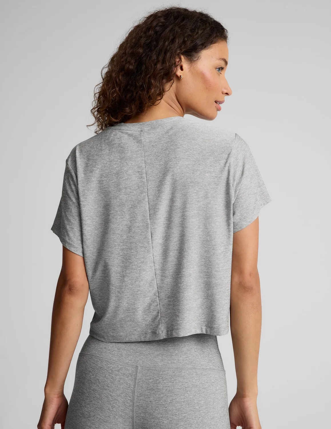 Beyond Yoga Featherweight Supreme Cropped topp Silver Mist ljusgrå