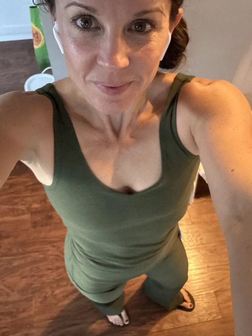 Beyond Yoga Spacedye Good Day Classic Tank linne Berry Red V-ring