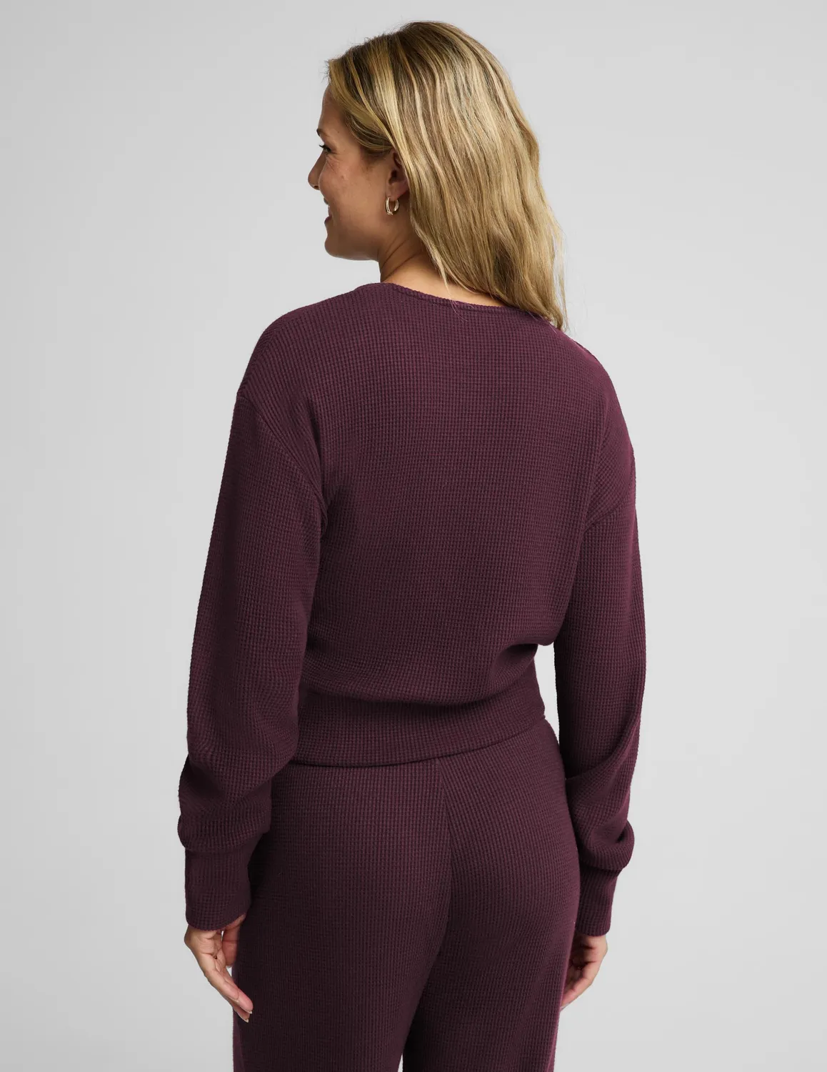 Beyond Yoga Rest Day Waffle omlottpullover vinröd våffelstickad
