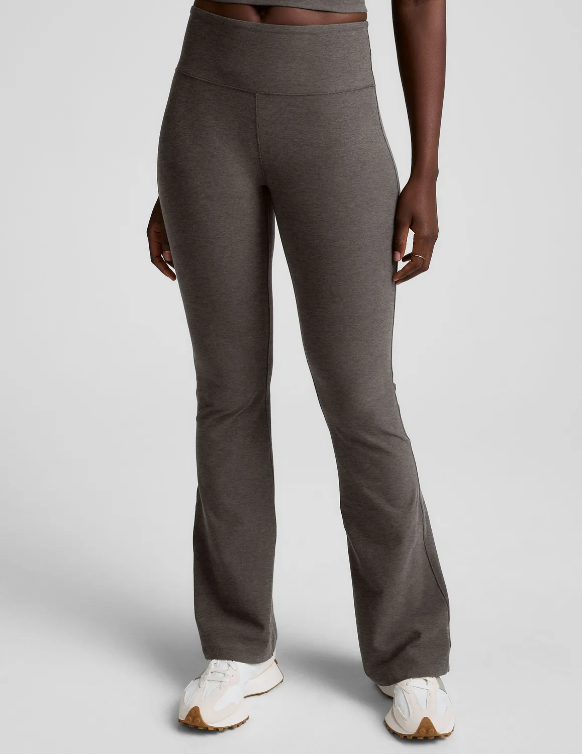 Beyond Yoga Spacedye Mid-Rise Bootcut Pant byxor True Gray Heather