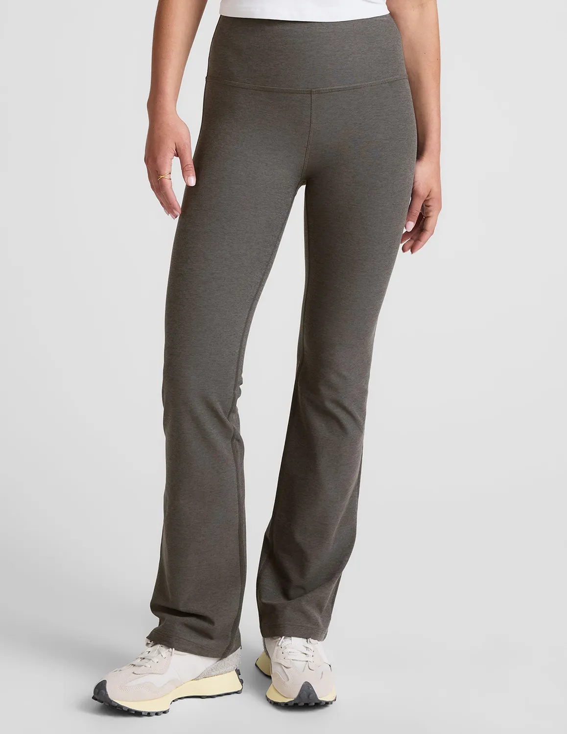 Beyond Yoga Spacedye Practice Bootcut Pant träningsbyxor True Gray