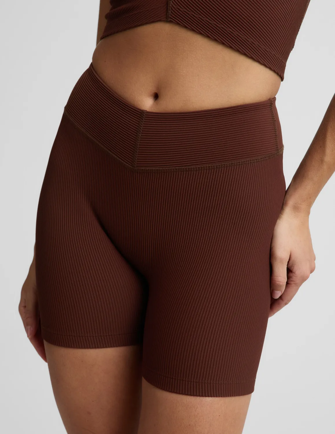 Beyond Yoga Impulse Ribbed V-Waist 5" Biker Short shorts Iced Mocha beige