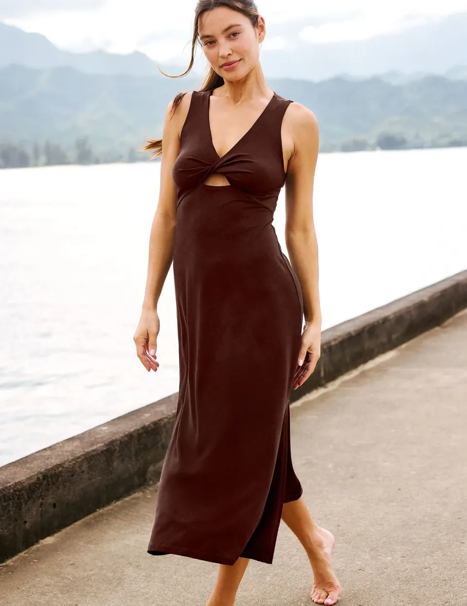 Beyond Yoga Twist Cutout Midi Dress klänning Iced Mocha slim fit