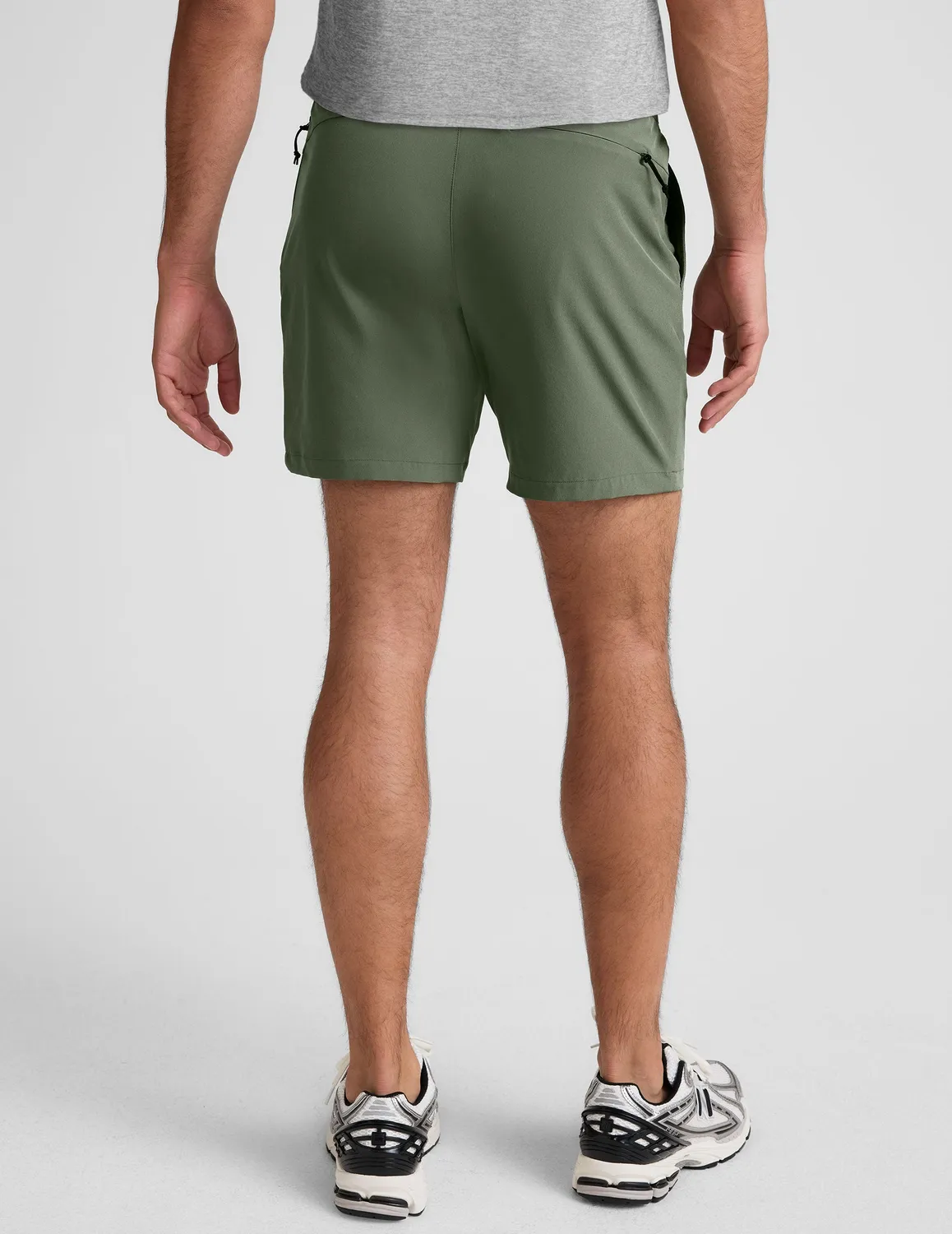 Beyond Yoga Pivotal 2.0 Men's Short 7" träningsshorts Olive Tint ofodrad