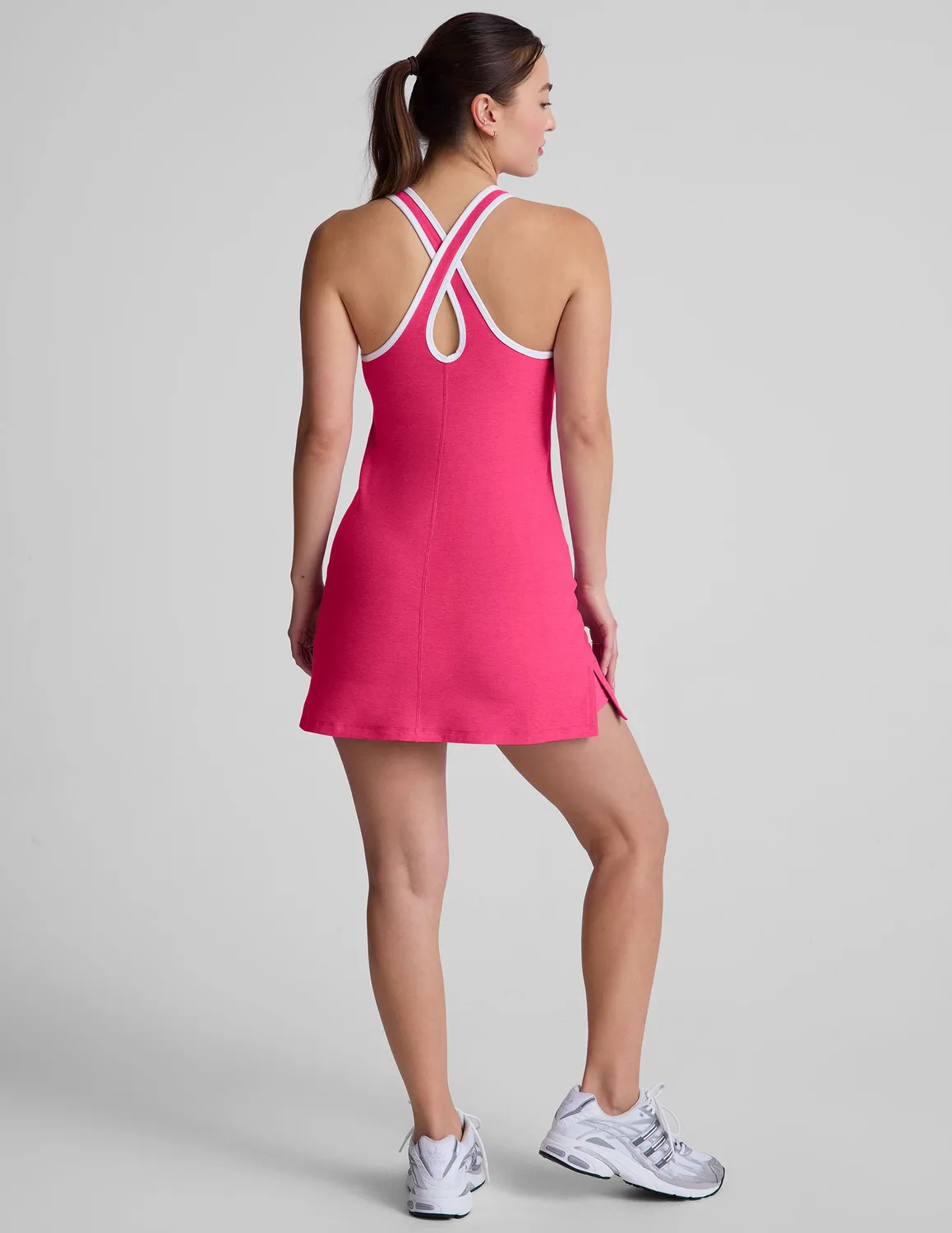 Beyond Yoga Spacedye Starting Line Dress mini-träningsklänning Vivid Pink