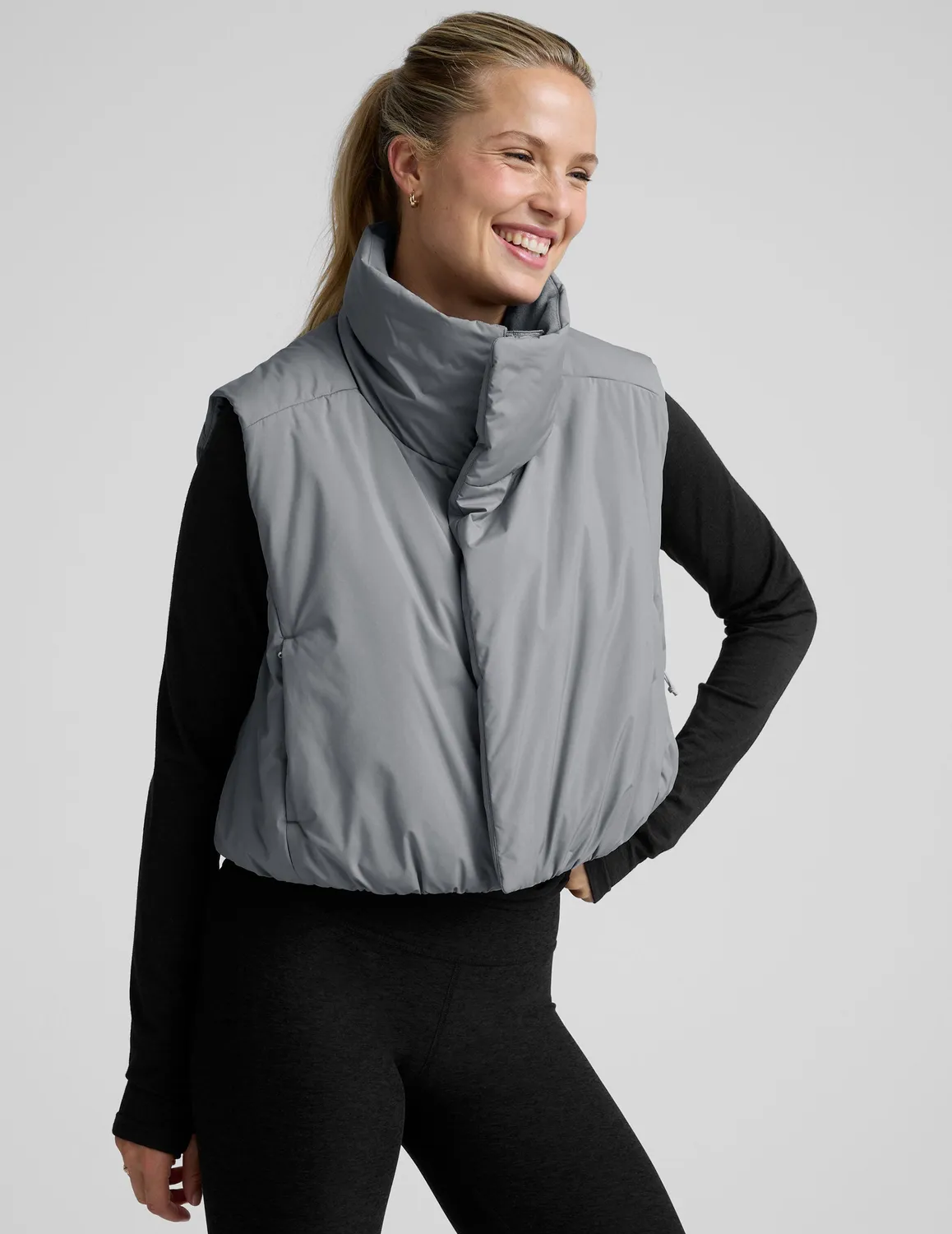 Beyond Yoga Warm Up Puffer Vest väst Storm Gray vattenavvisande