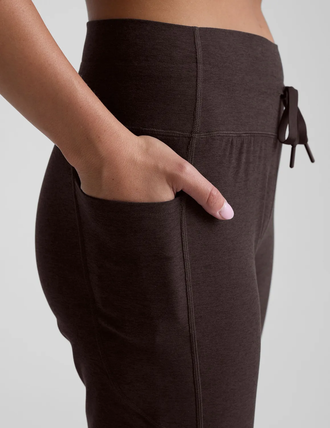 Beyond Yoga Spacedye Go Pocket Jogger mjukisbyxor mörkbrun med fickor