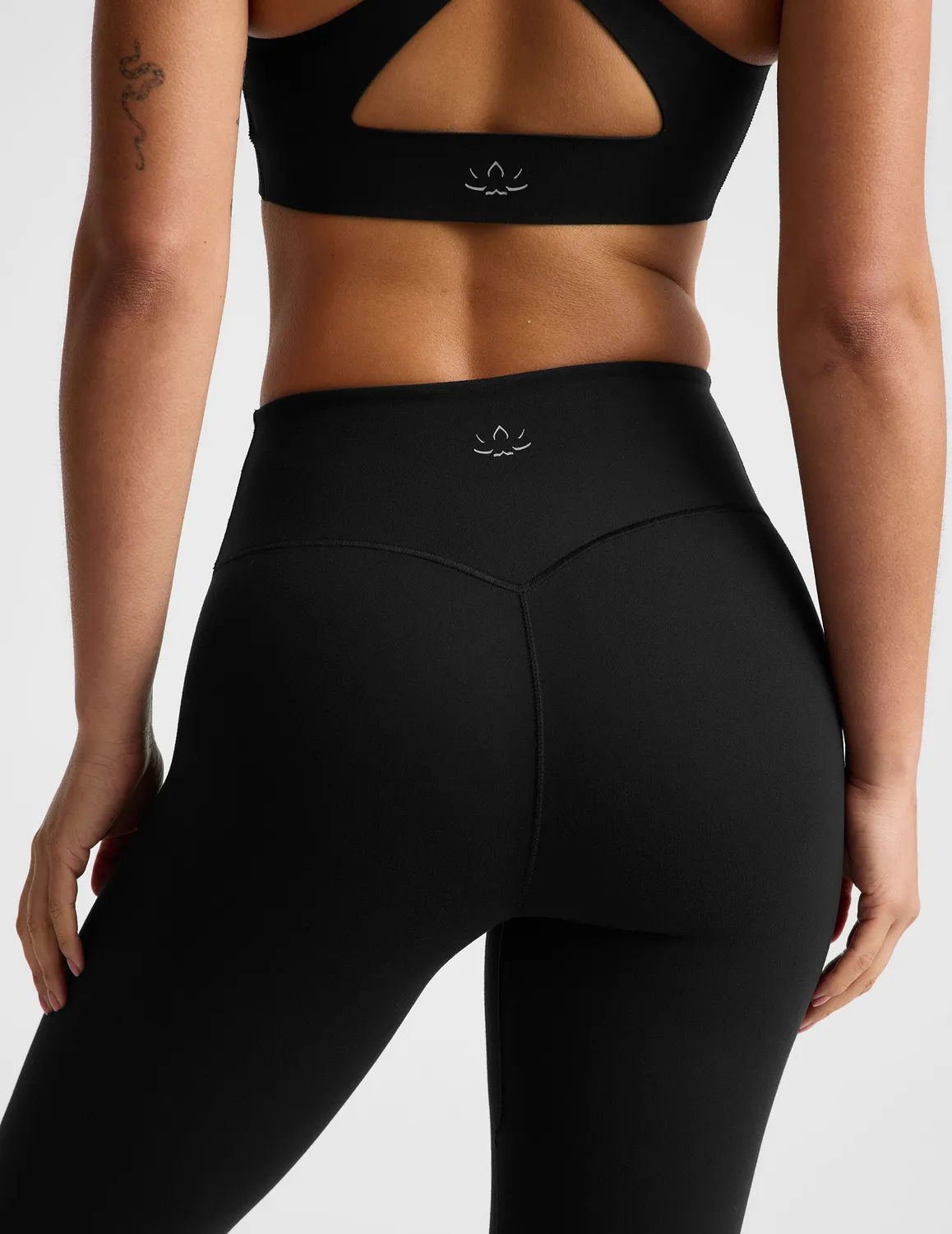 Beyond Yoga Glowzone High Waisted Midi Leggings Pitch Black svart