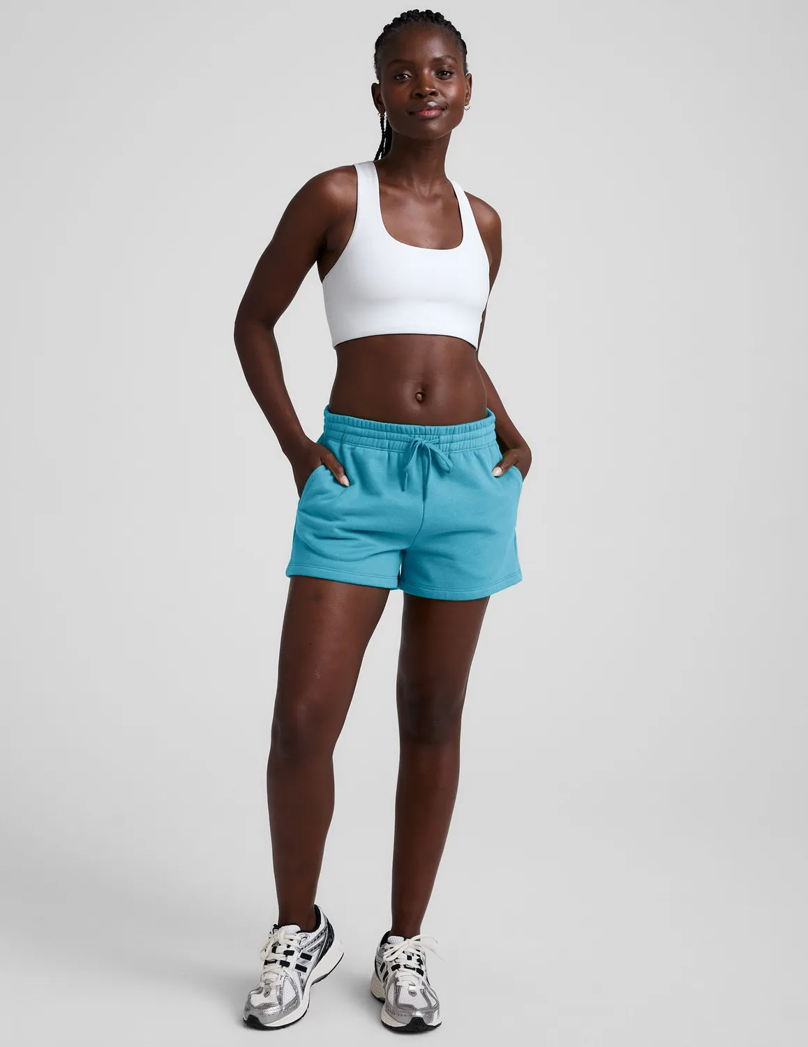 Beyond Yoga LuxeFleece Sweat Short mjukisshorts Surfer Blue med fickor