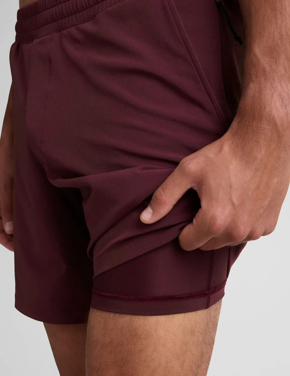 Beyond Yoga Pivotal 2.0 träningsshorts 7 tum Deep Maroon