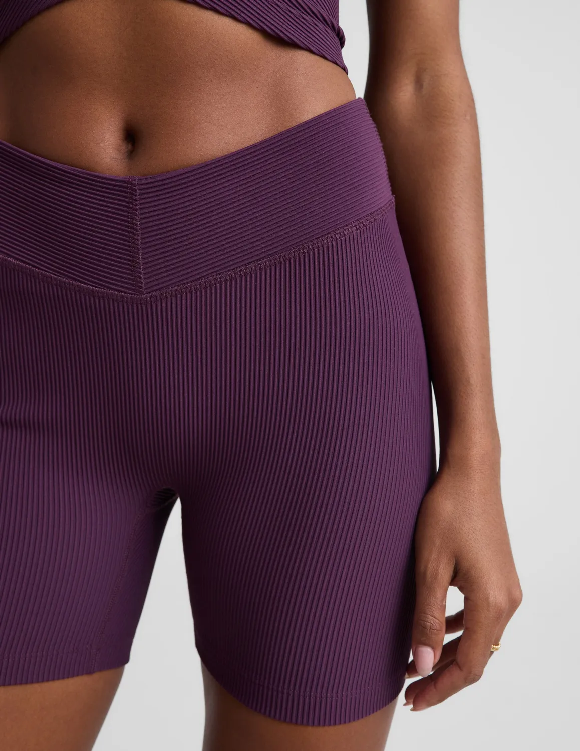 Beyond Yoga Impulse Ribbed V-Waist 5" Biker Short shorts Brilliant Blackberry ribb